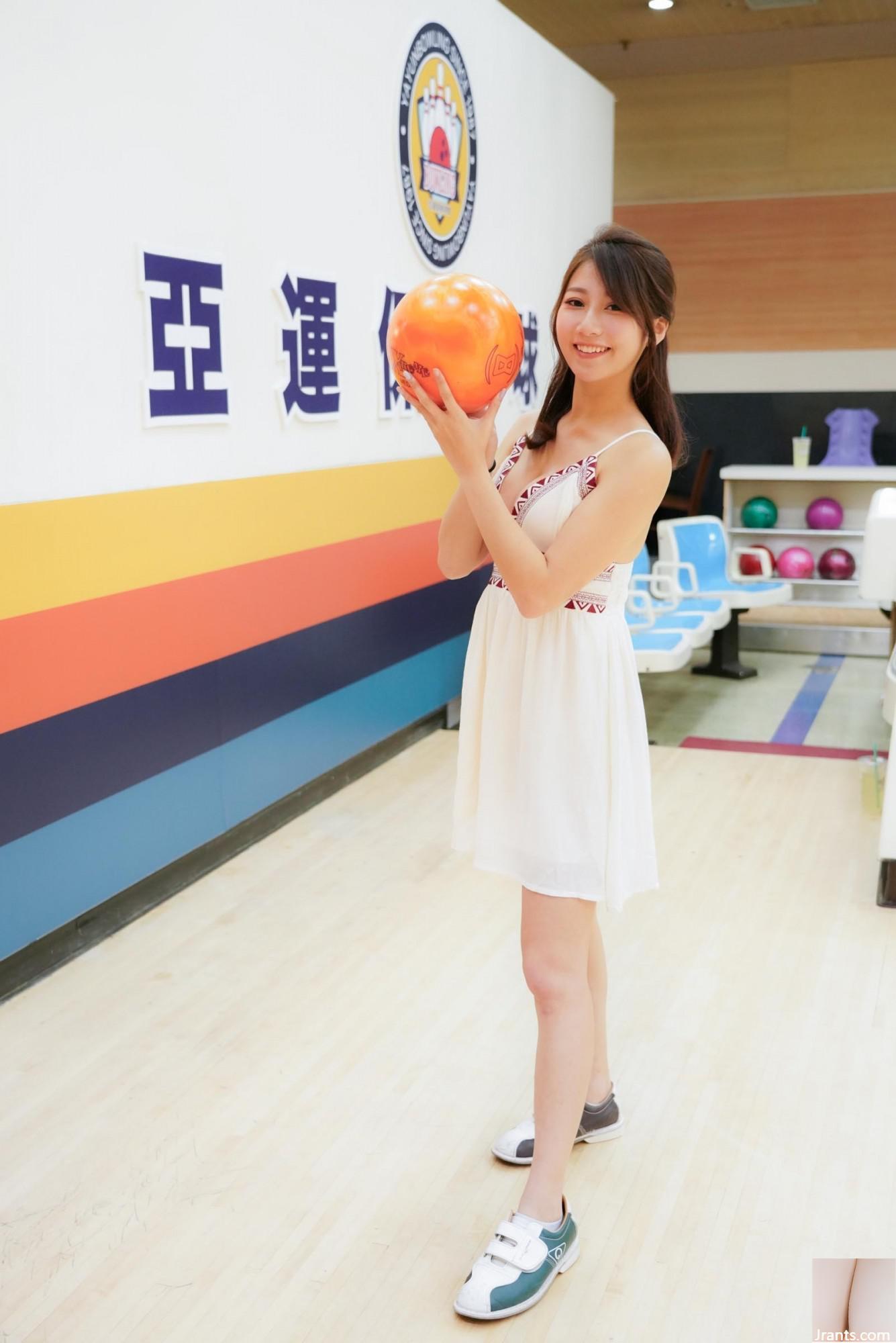 La &#8220;ragazza tettona super feroce&#8221; nella sala da bowling ha una prospettiva così superba che è difficile concentrarsi ~ Linda Yu You Zhuangzhuang e Bit Elsa (37P)