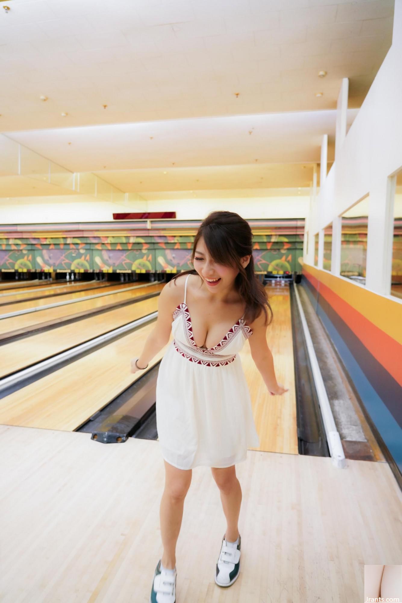 La &#8220;ragazza tettona super feroce&#8221; nella sala da bowling ha una prospettiva così superba che è difficile concentrarsi ~ Linda Yu You Zhuangzhuang e Bit Elsa (37P)