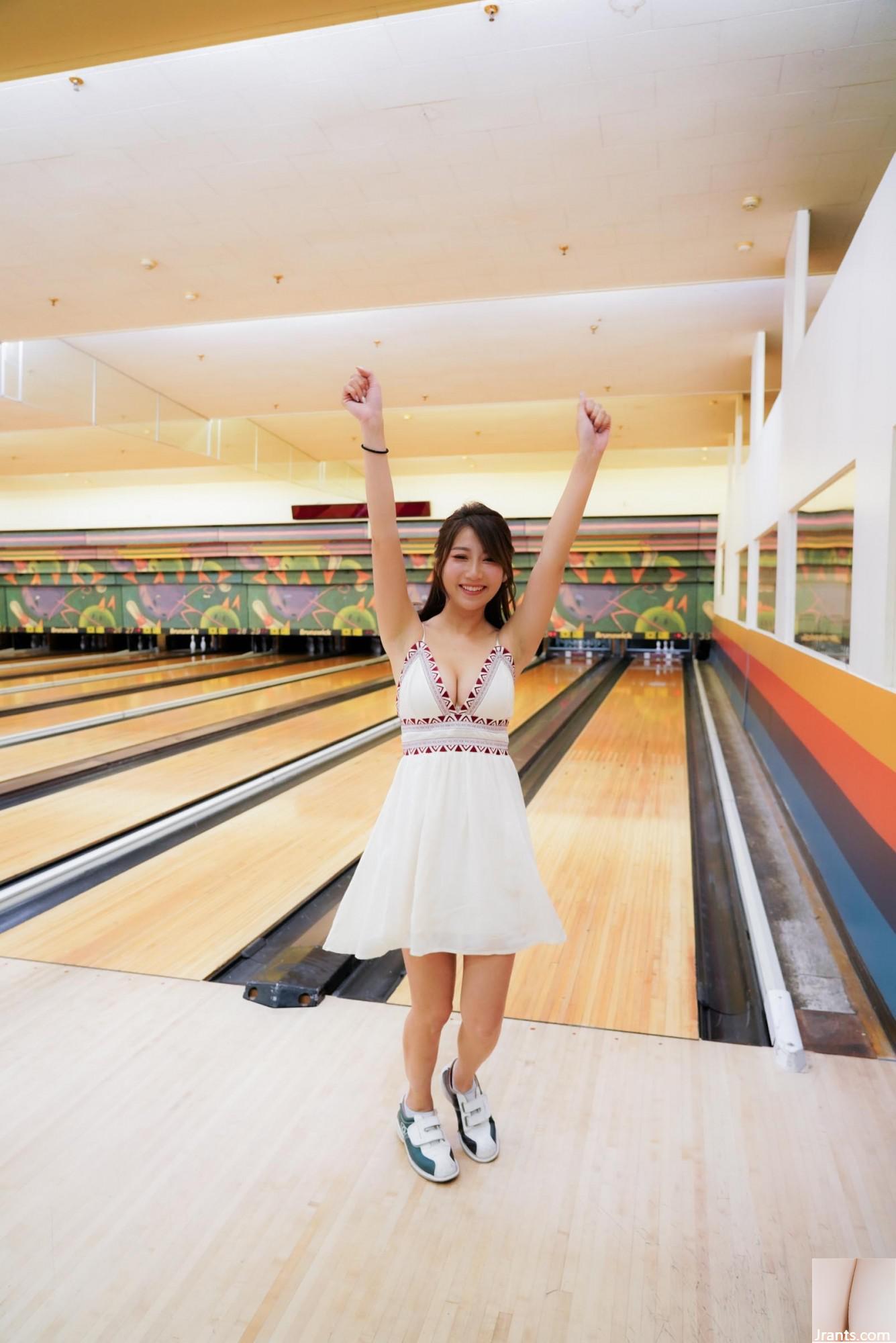 La &#8220;ragazza tettona super feroce&#8221; nella sala da bowling ha una prospettiva così superba che è difficile concentrarsi ~ Linda Yu You Zhuangzhuang e Bit Elsa (37P)