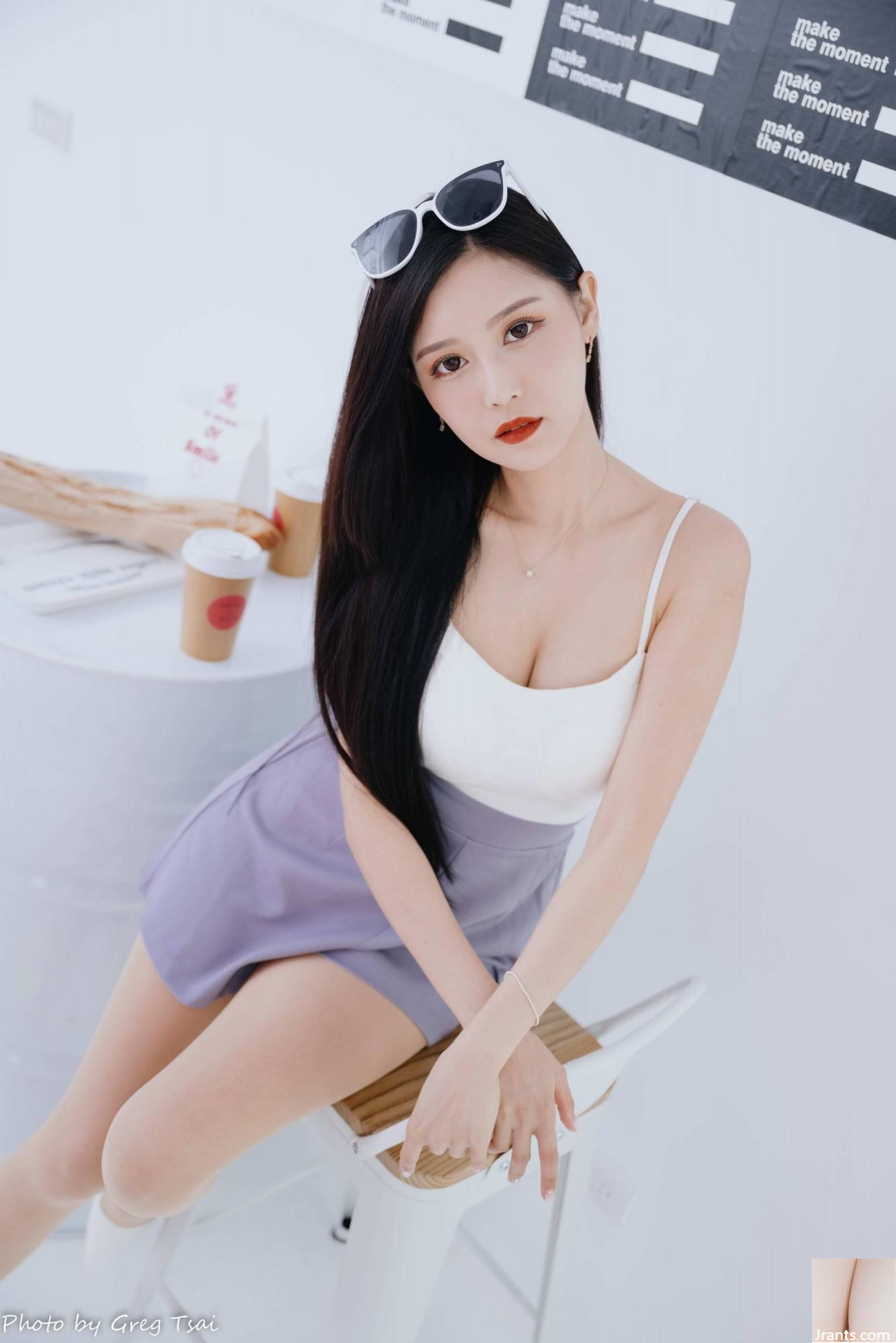 (Capítulo extra sobre pernas lindas) Modelo de beleza de pernas compridas Xu Huiling, saia curta sexy, salto alto e pernas lindas (115P)