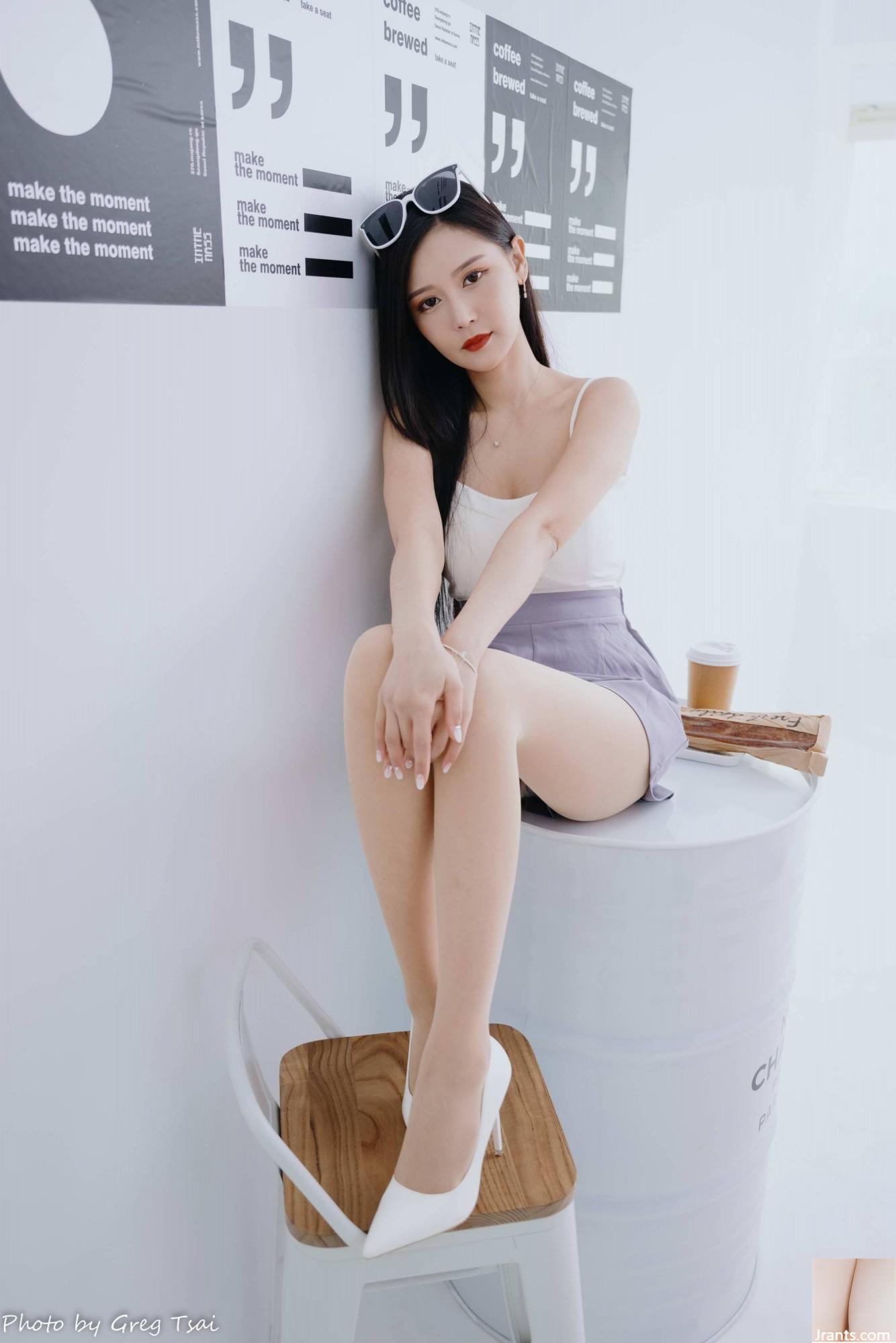 (Capítulo extra sobre pernas lindas) Modelo de beleza de pernas compridas Xu Huiling, saia curta sexy, salto alto e pernas lindas (115P)