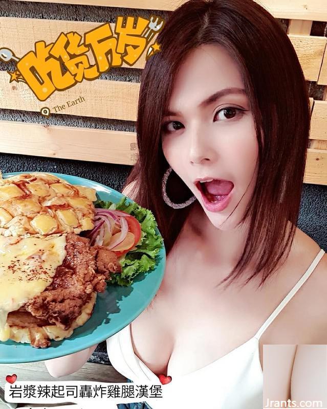 Gadis cantik Chen Ting memiliki payudara V dalam dan berpotongan rendah saat makan.Payudaranya siap untuk keluar.Pelayan sedang mengintip ke arahnya saat menyajikan makanan (35P)