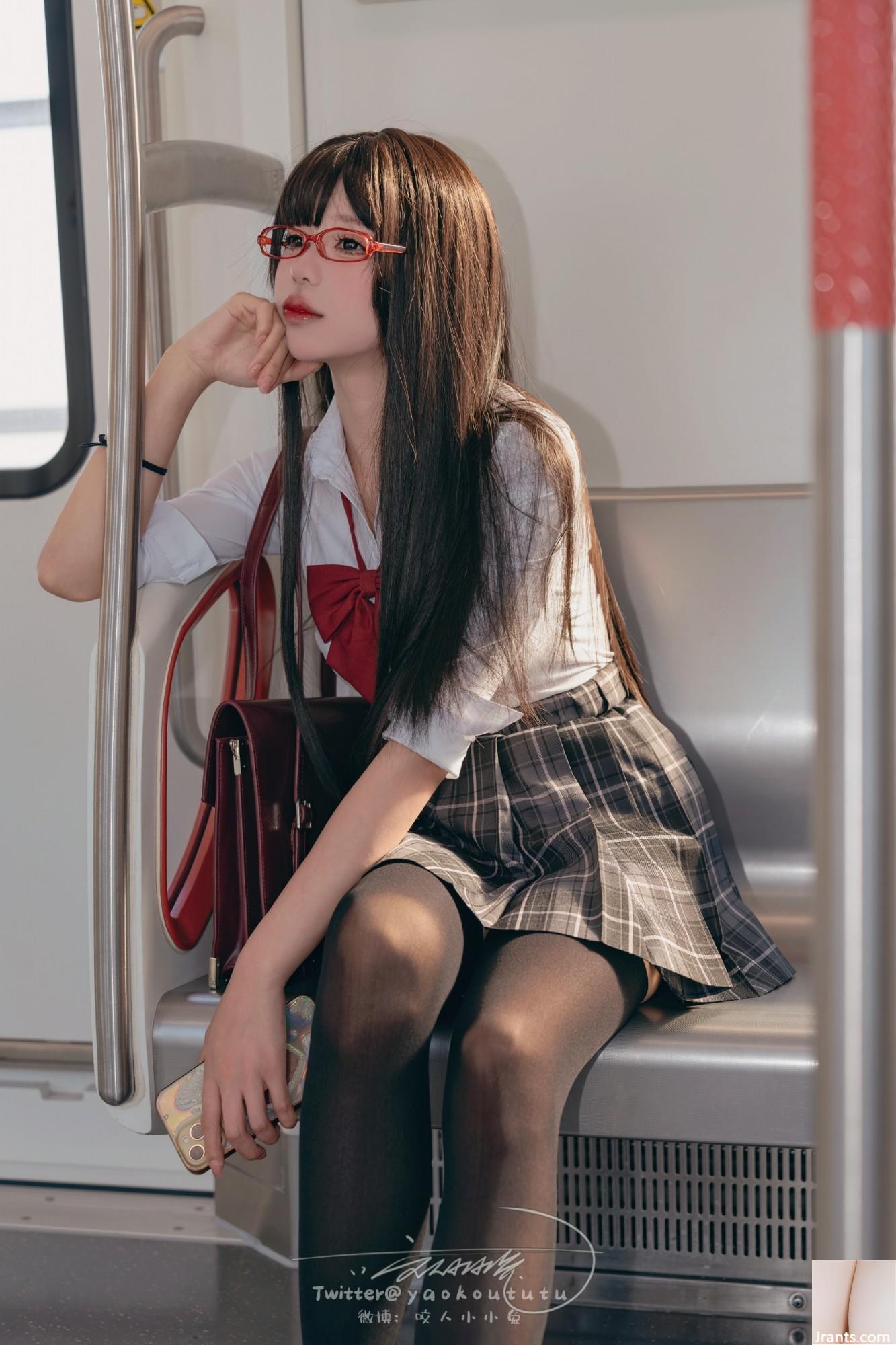 Coser@ Sticky Tuanzi Rabbit – Tram Horror &#038; Expectation (72P)