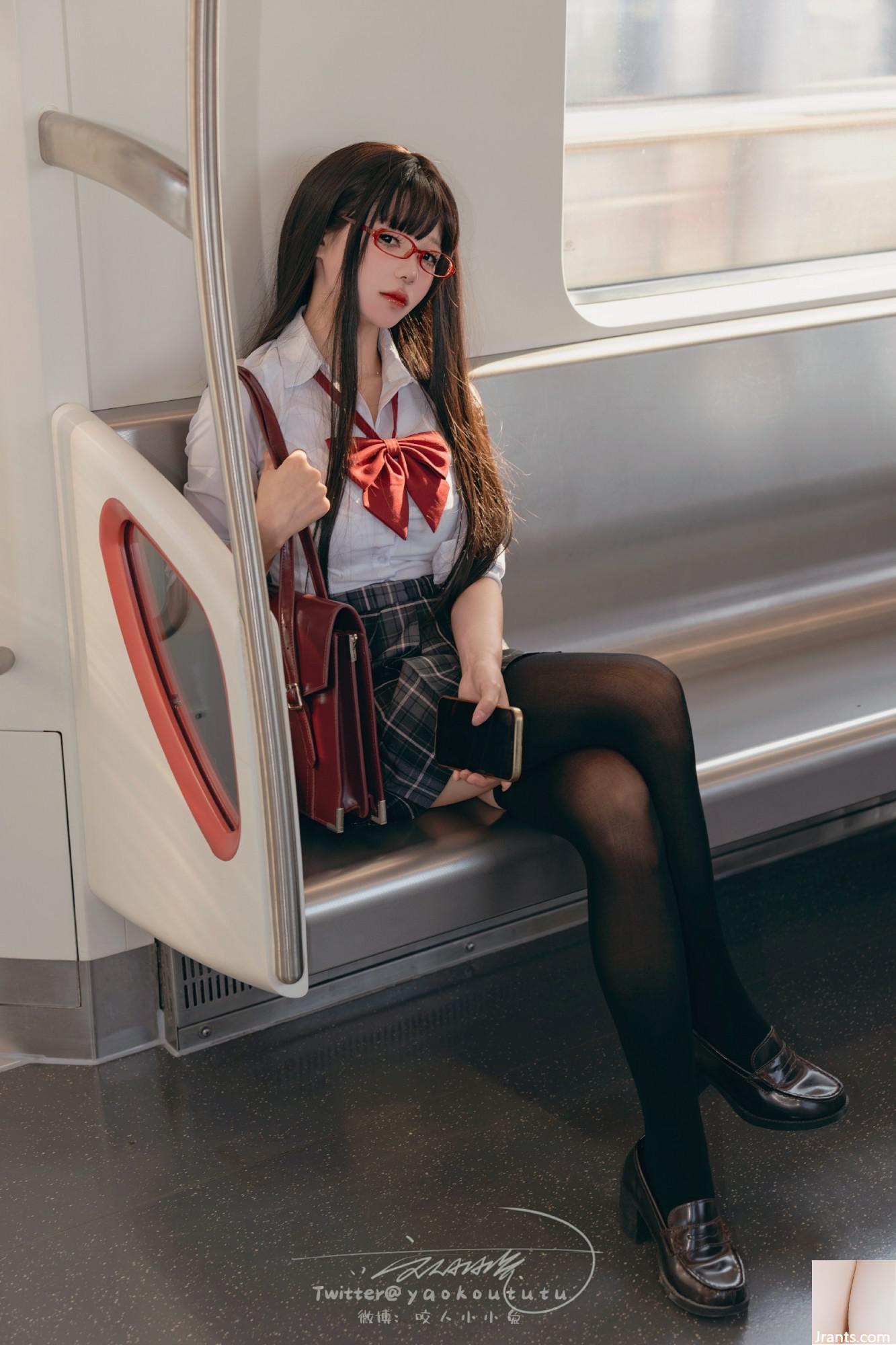 Coser@ Sticky Tuanzi Rabbit – Tram Horror &#038; Expectation (72P)