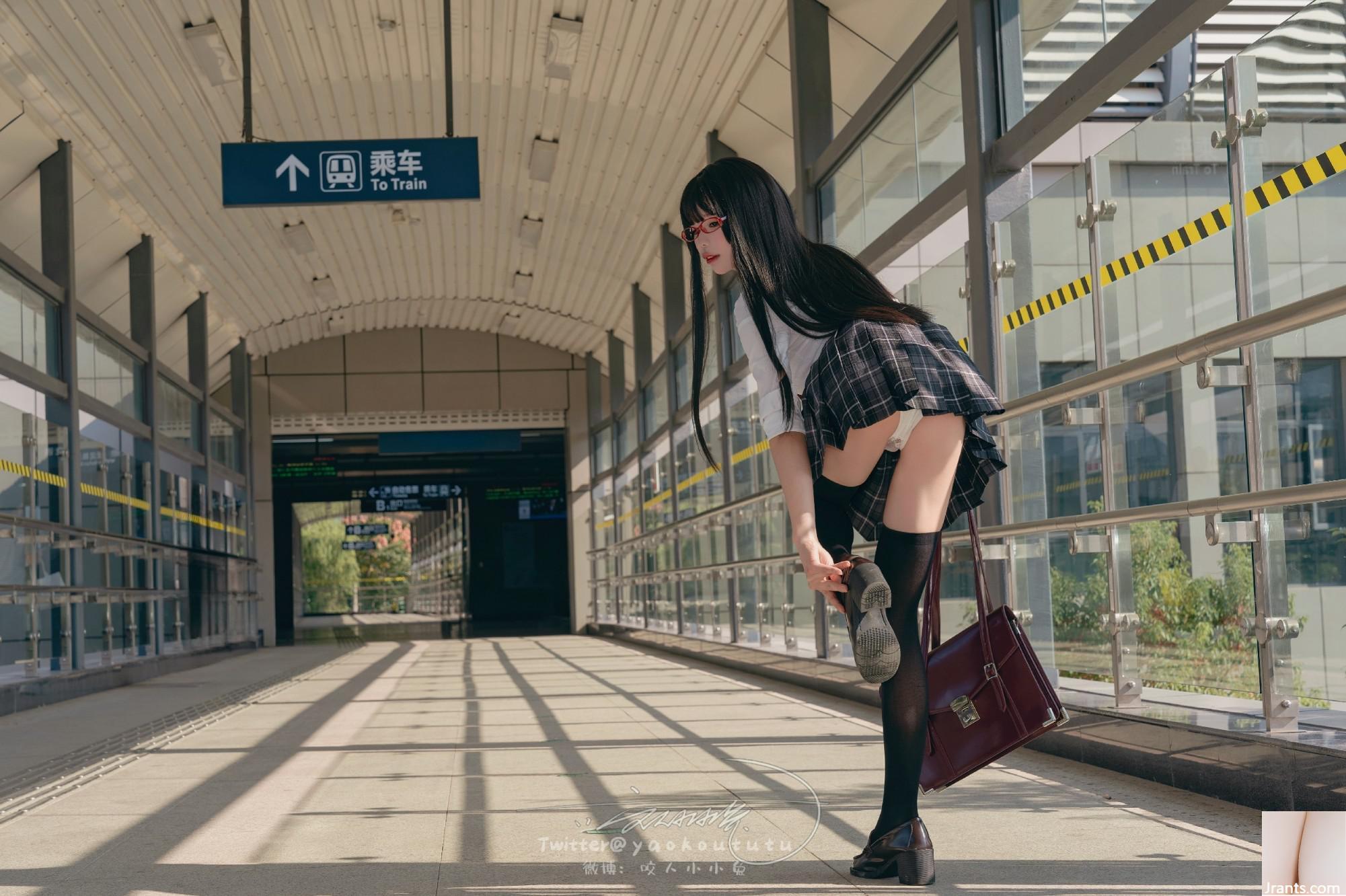 Coser@ Sticky Tuanzi Rabbit – Tram Horror &#038; Expectation (72P)