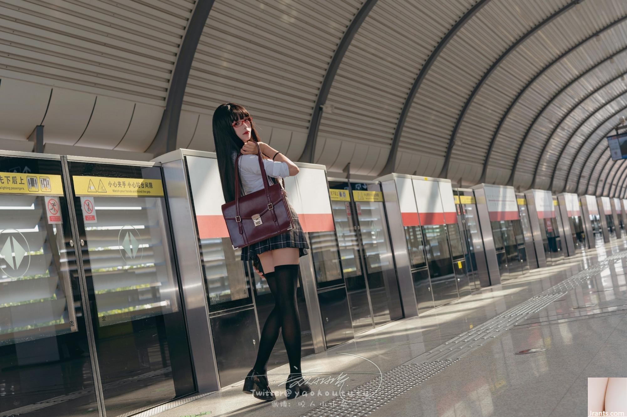 Coser@ Sticky Tuanzi Rabbit – Tram Horror &#038; Expectation (72P)