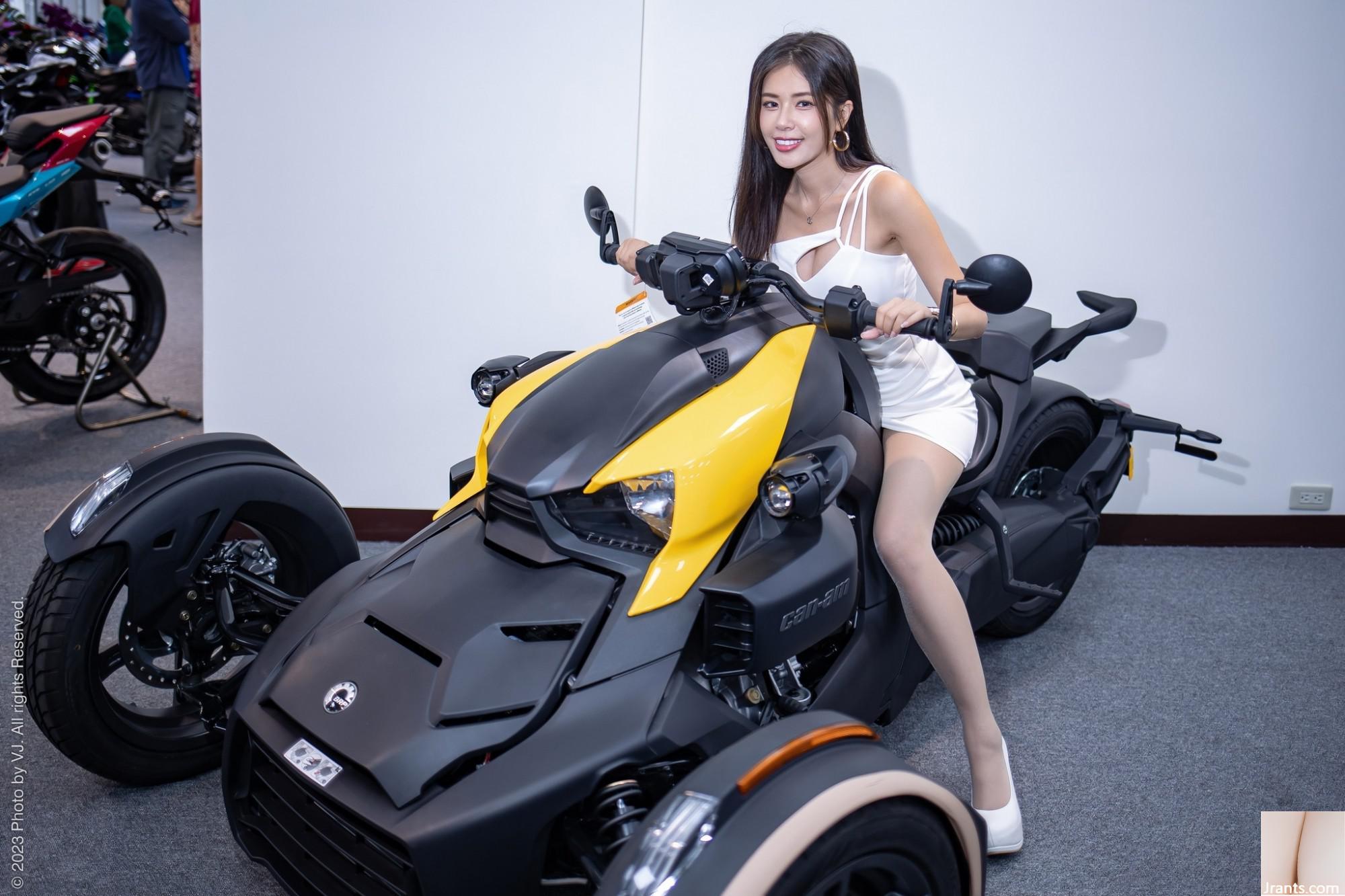 Gadis seksi dengan sepeda motor berat (29P)