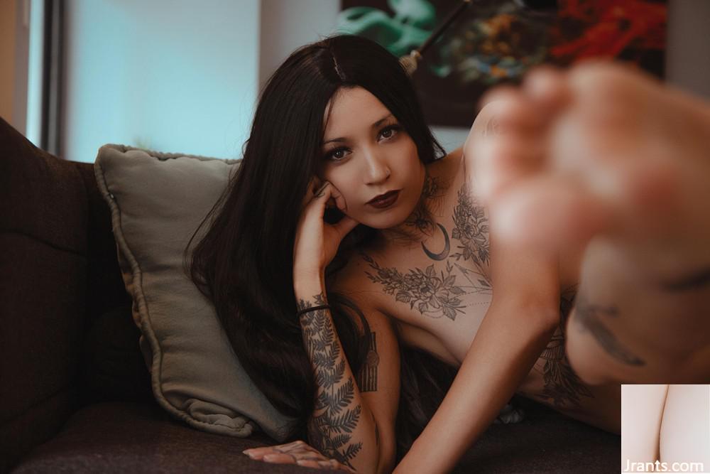 (Suicide Girls) 24. April 2024 – Niae – Burgund (50P)