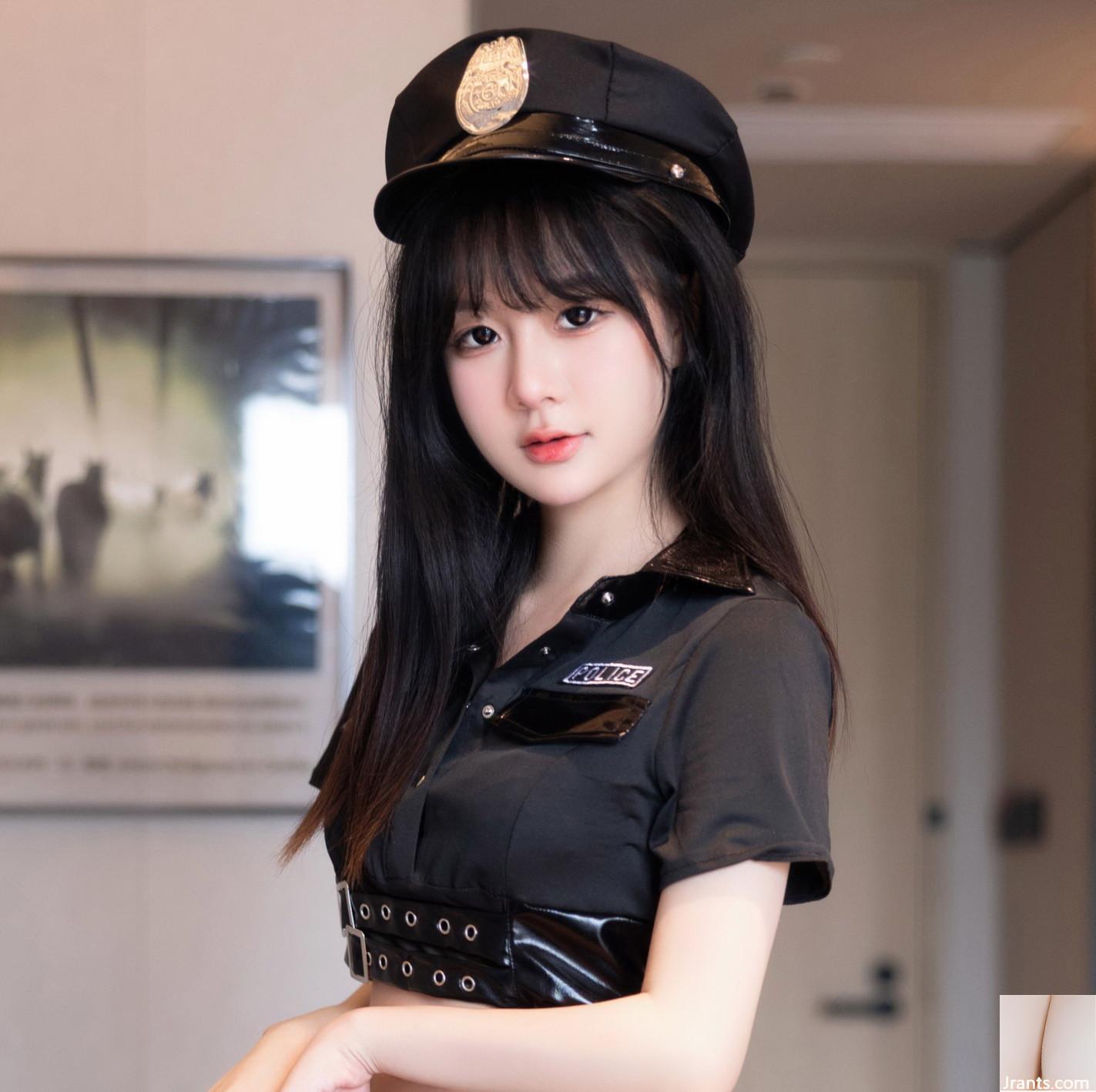 Policière sexy (113P)