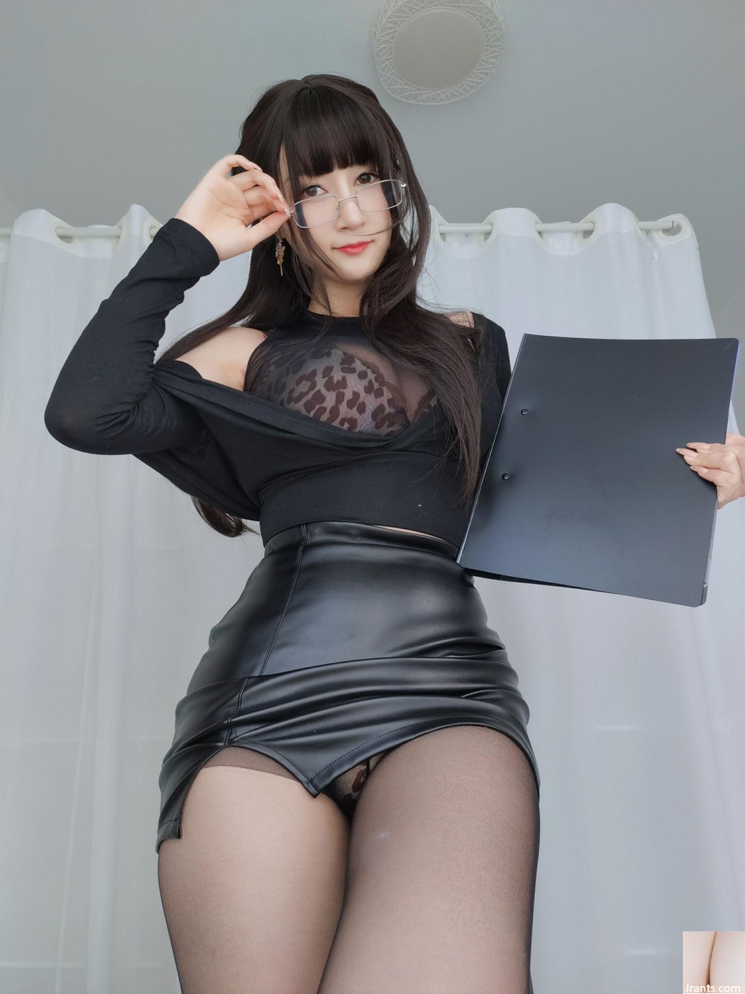 (مجموعة عبر الإنترنت) حصريًا لكبار الشخصيات &#8220;Black Silk Female Boss&#8221; لـ Welfare Girl Baiyin (50P)