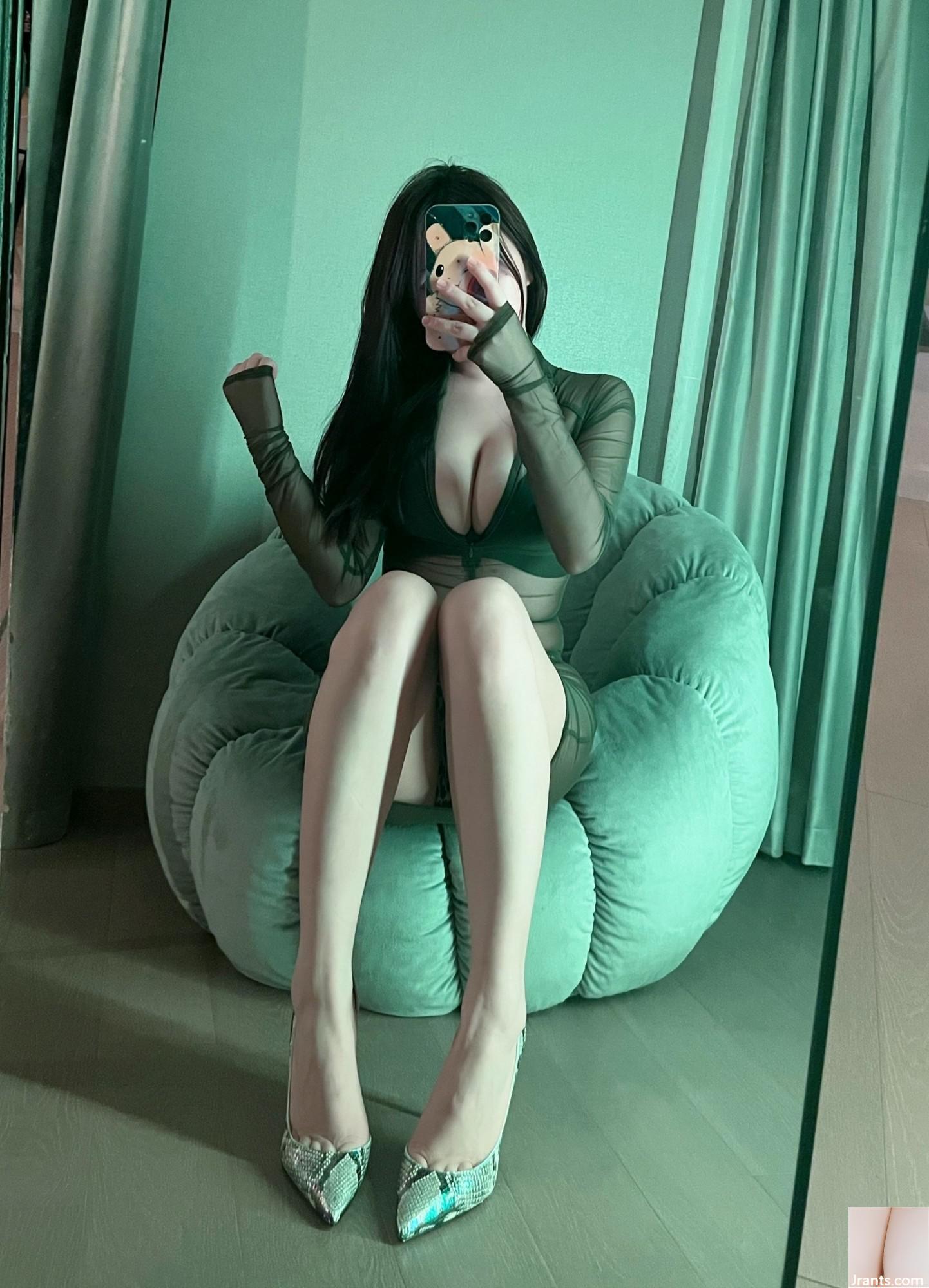 (အွန်လိုင်းစုစည်းမှု) Welfare Girl Running Jingluoer ၏ &#8220; Green See-through Outfit&#8221;  VIP Exclusive Full (35P)