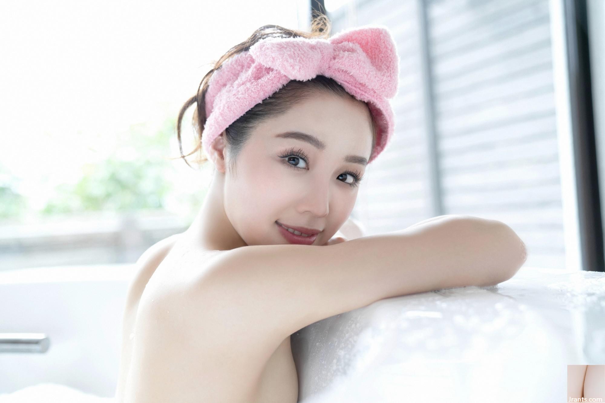 Anna Ishida (Ke kamar mandi yang mempesona dengan mantan kecantikan SKE48!) (100P)