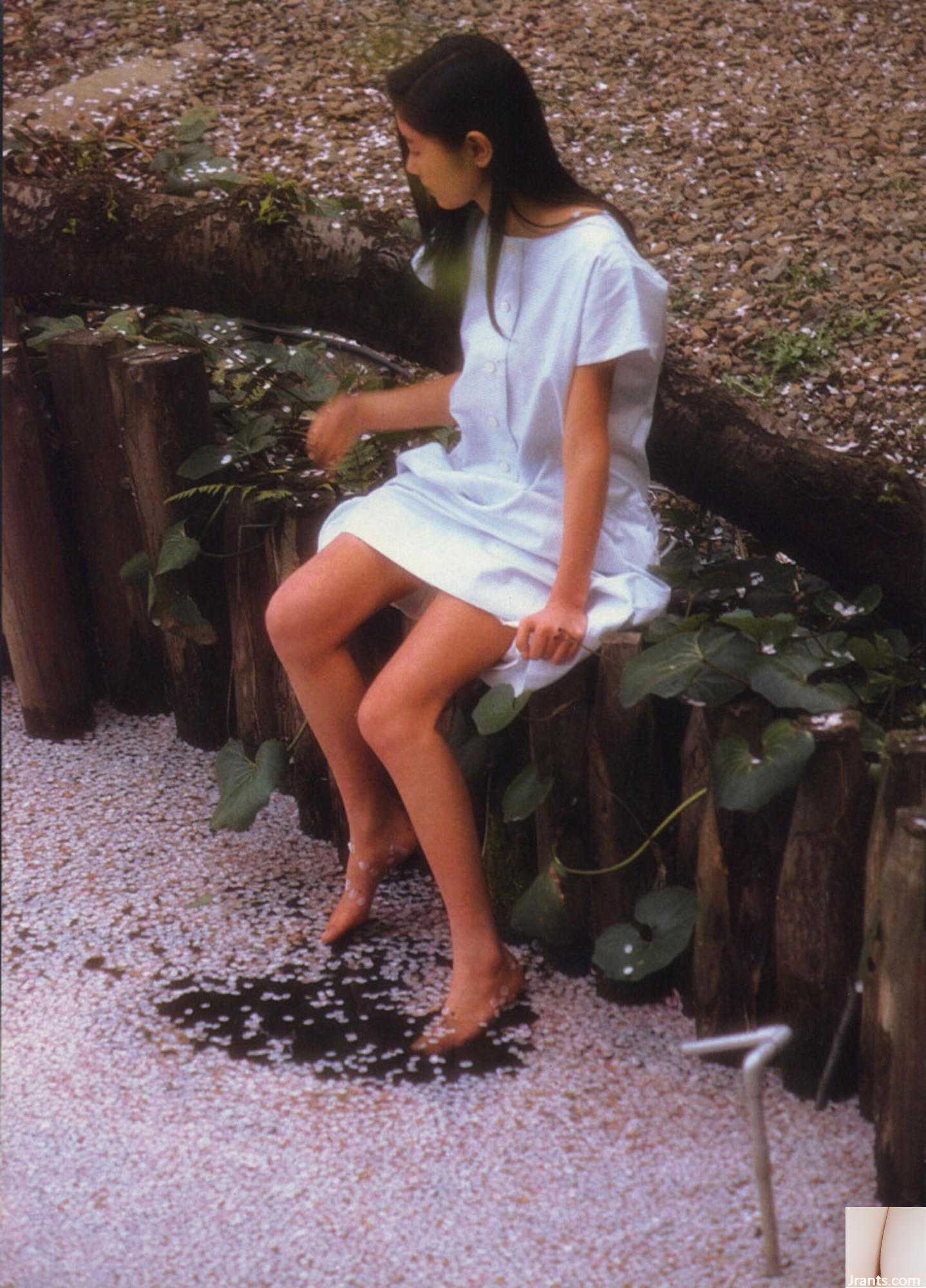 Satomi Tezuka《Kembang Api Empat Warna》(1982.11) (118P)