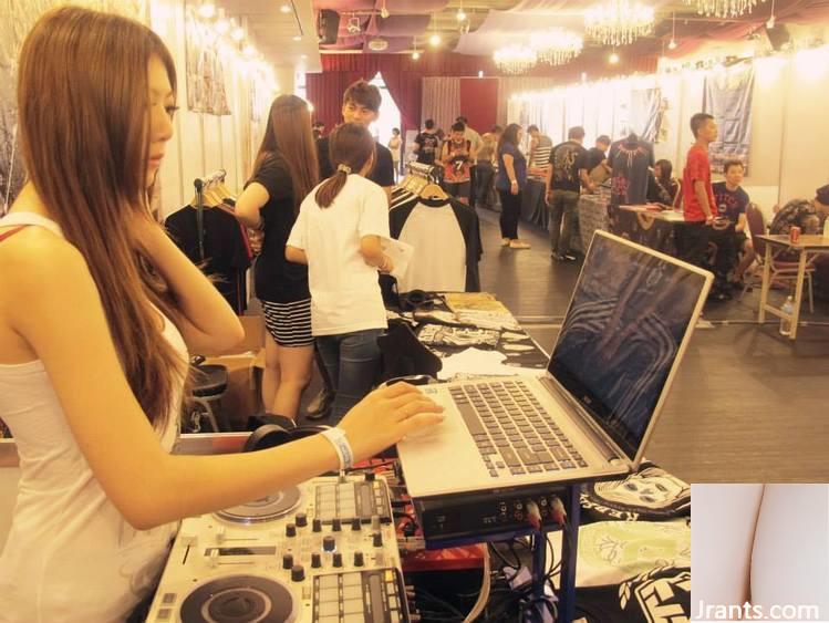 Xu Yazhu, une écolière de l&#39;école primaire E-cup, a une belle silhouette et se transforme en une DJ chaude avec des compétences de première classe (21P)