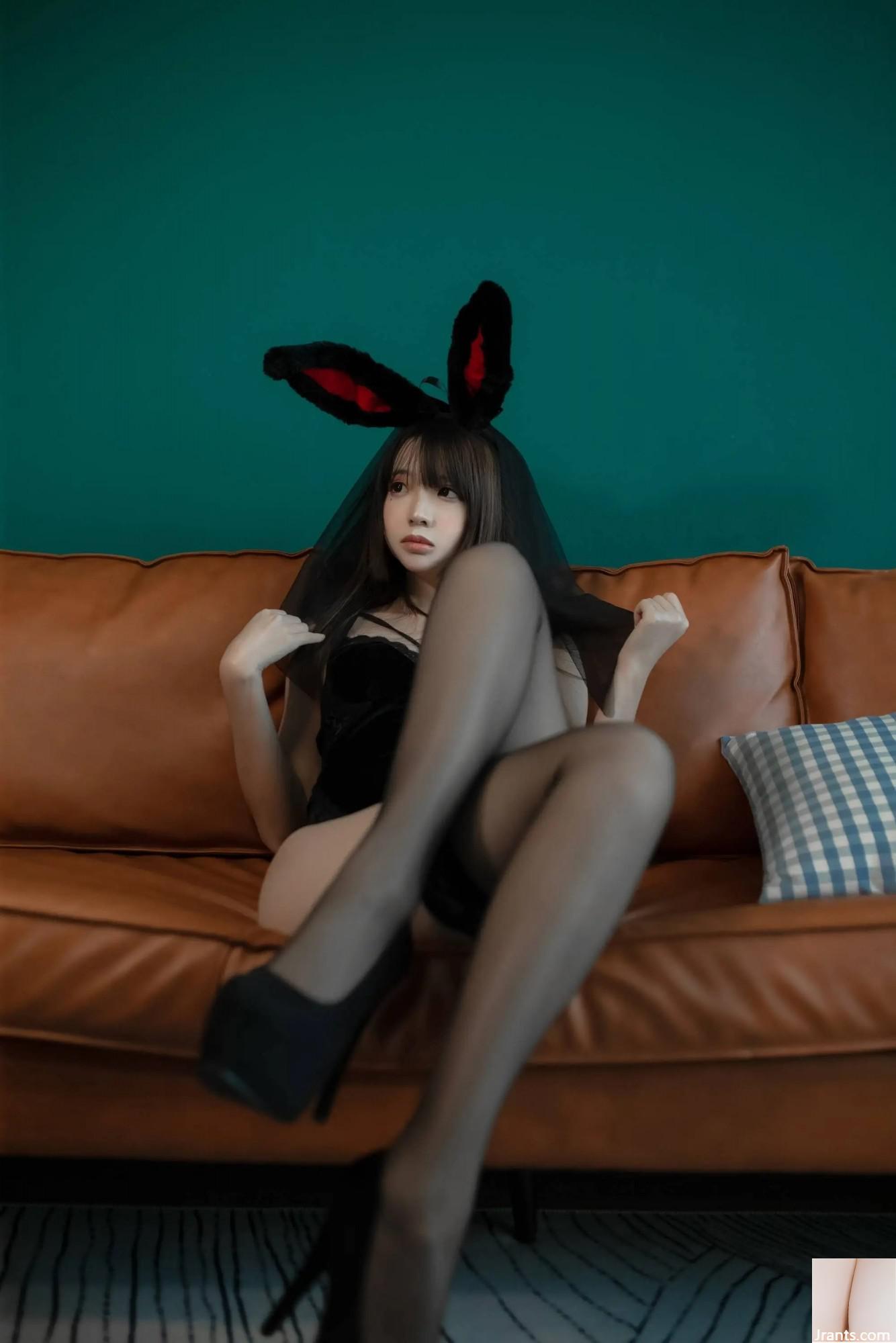 Crazy Cat « Black Silk Bunny Girl » Exclusivité VIP (82P)