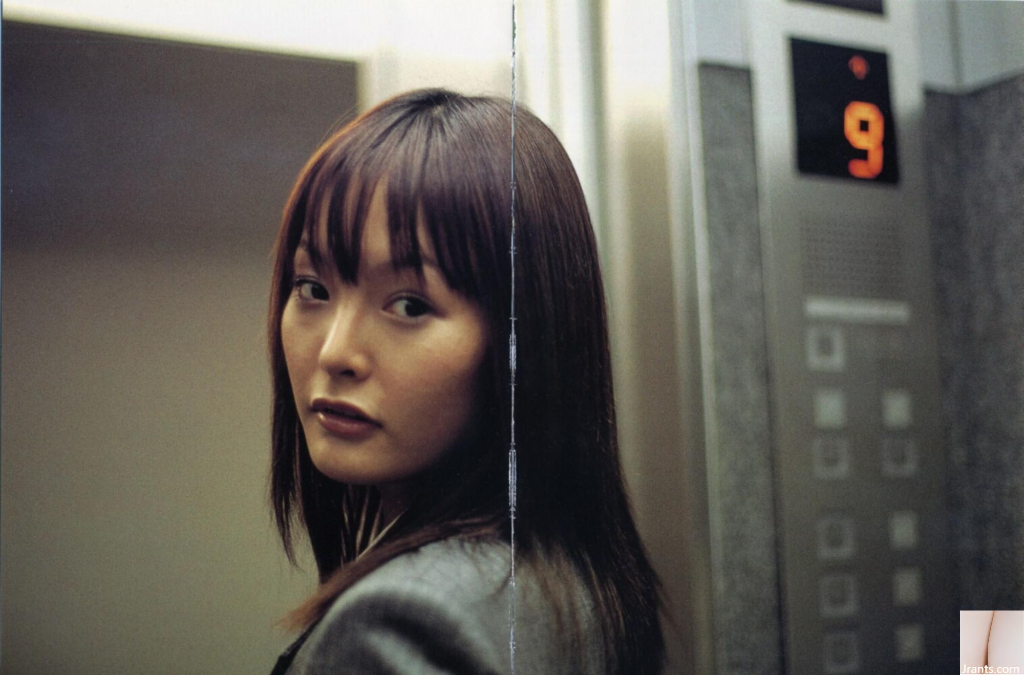 Rika Akiyoshi《Accidents TOKYO》(2000.11) (116P)