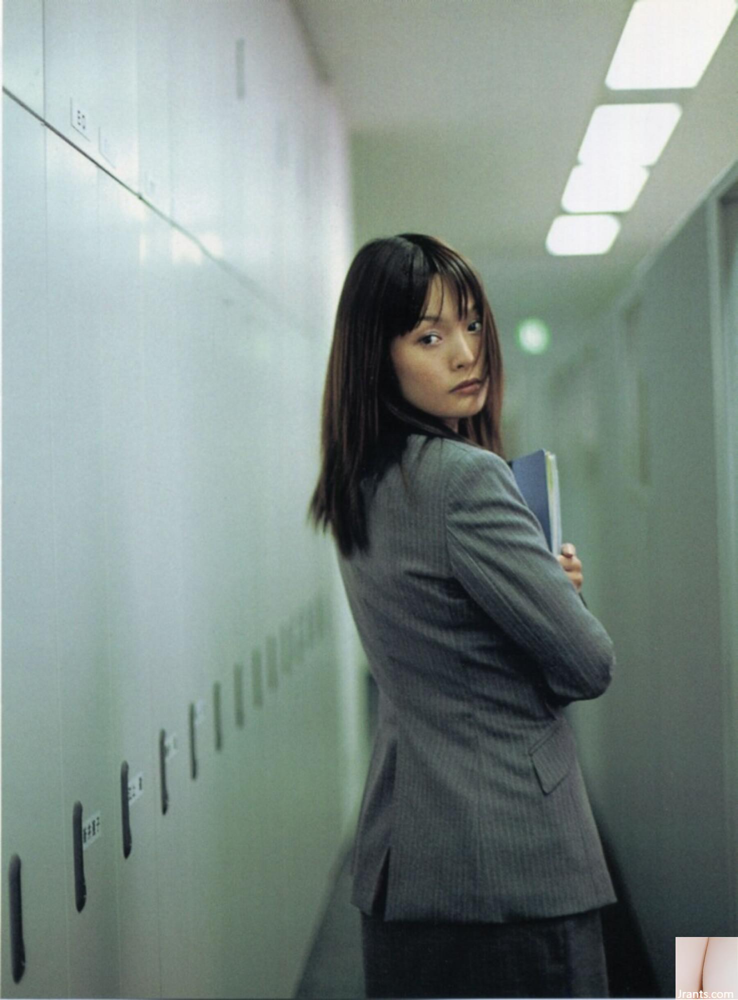 Rika Akiyoshi《Accidents TOKYO》(2000.11) (116P)