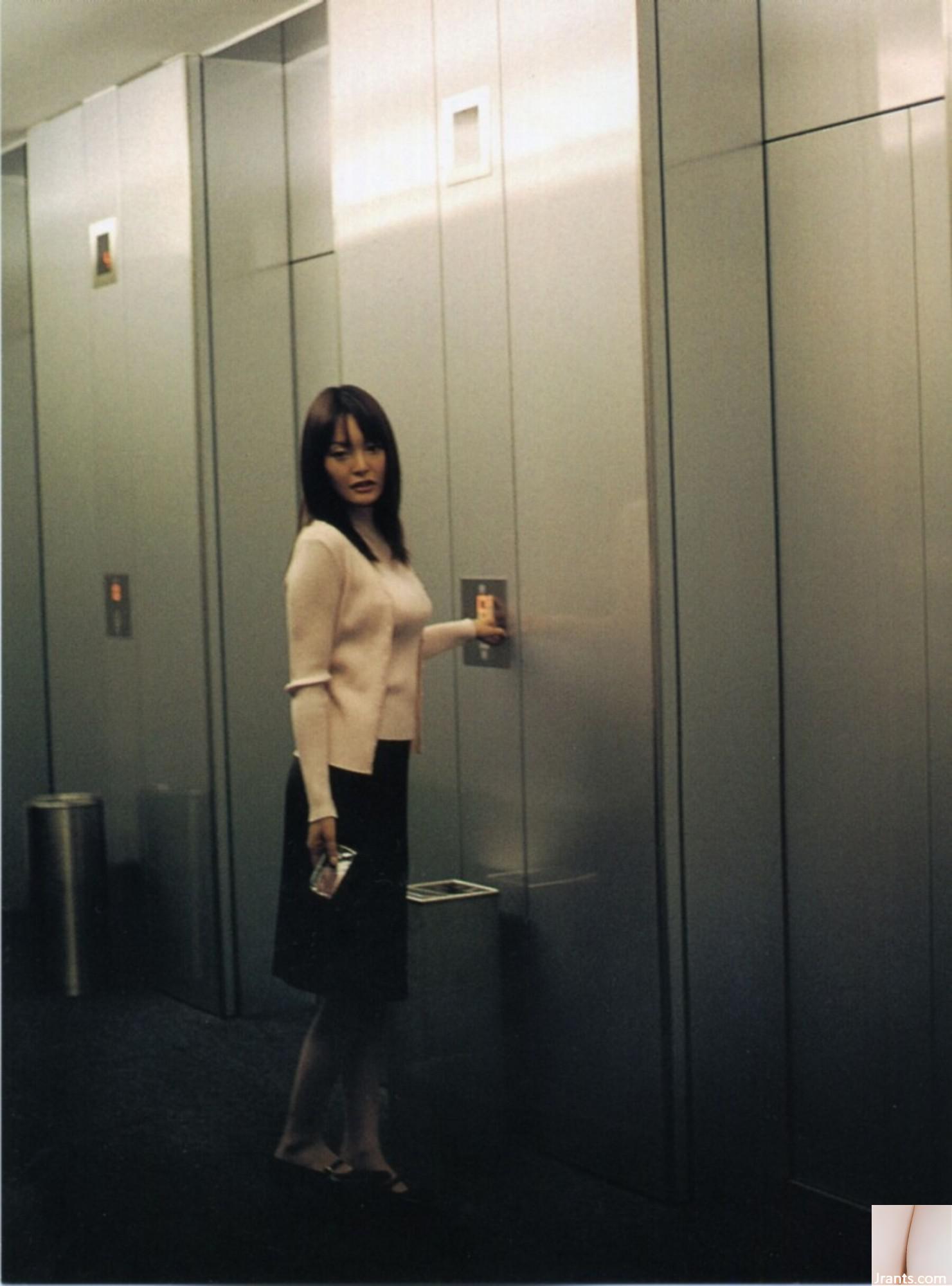 Rika Akiyoshi《Accidents TOKYO》(2000.11) (116P)