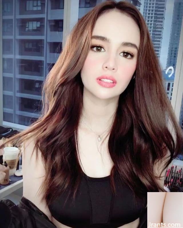 Filipinli-Fransız karma ırk güzeli~Kim Domingo