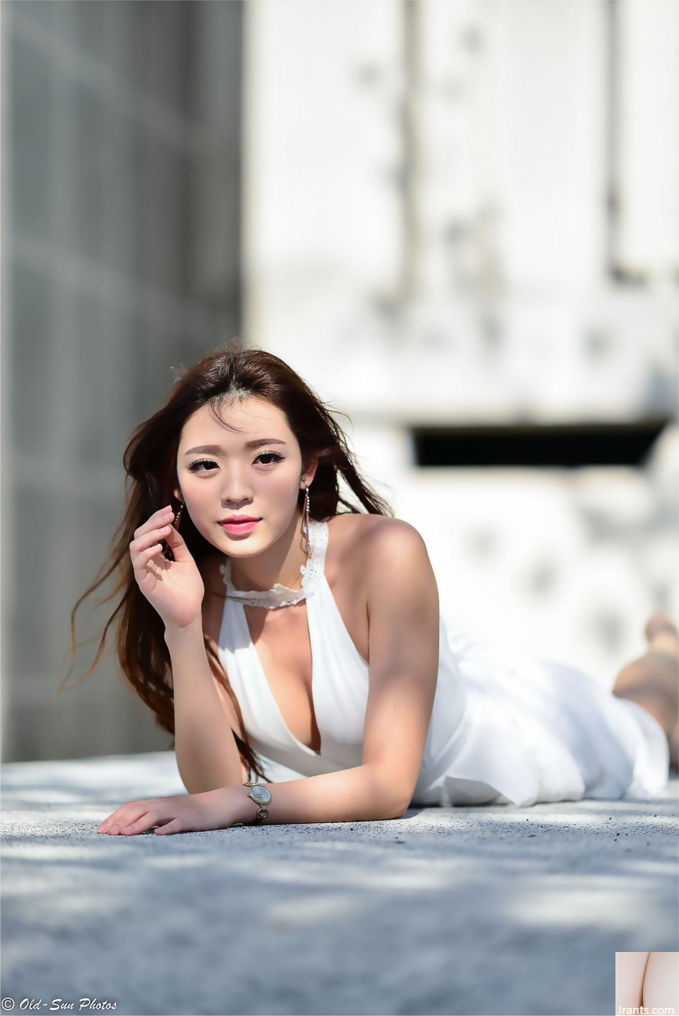 (Extrakapitel über schöne Beine) Langbeiniges Beauty-Model Xie Liqi in weißem Kleid mit High Heels und schönen Beinen 2 (80P)