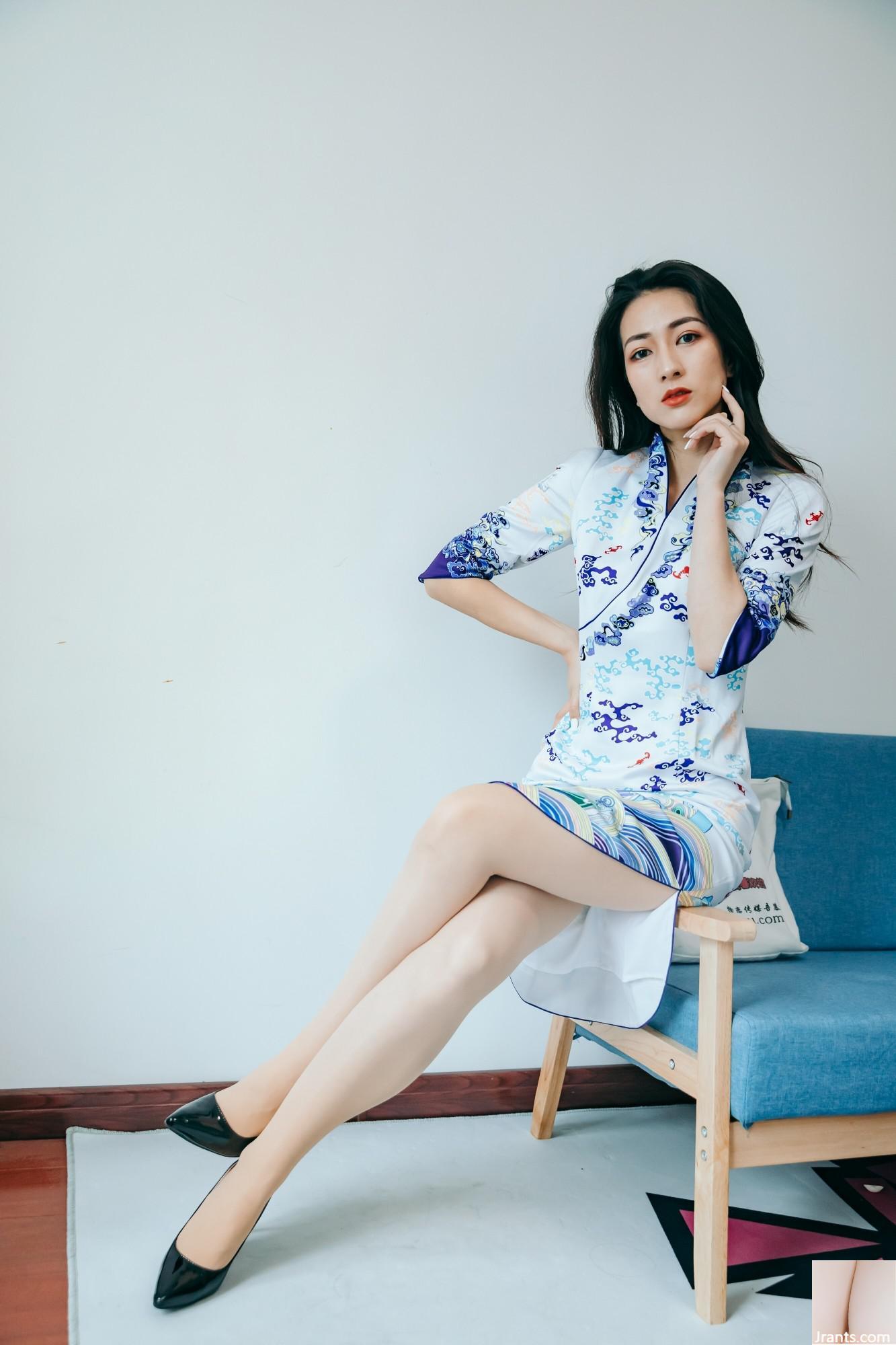 (Coleção online) Cheongsam Mulher madura de seda preta 180p (180P)