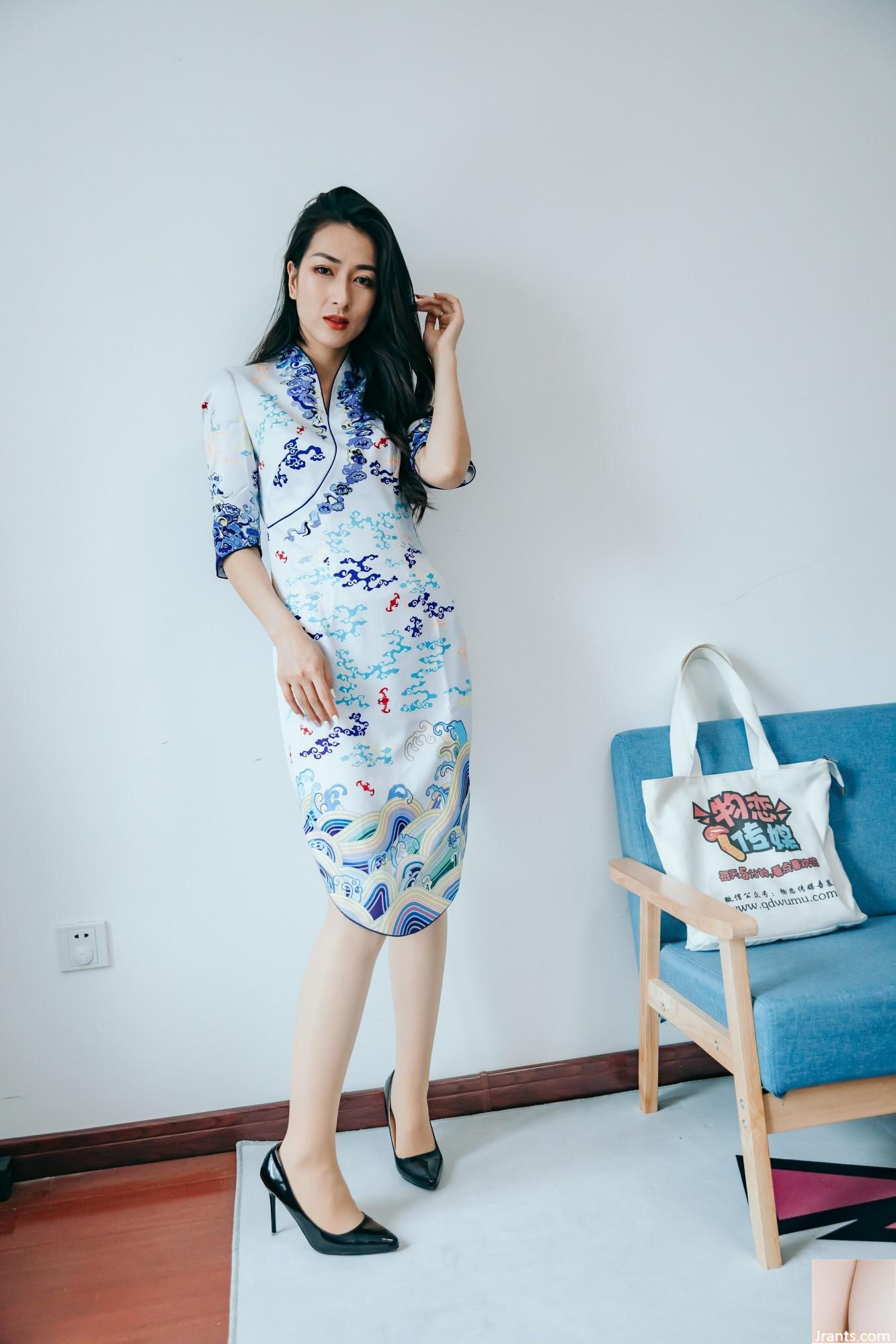 (Coleção online) Cheongsam Mulher madura de seda preta 180p (180P)