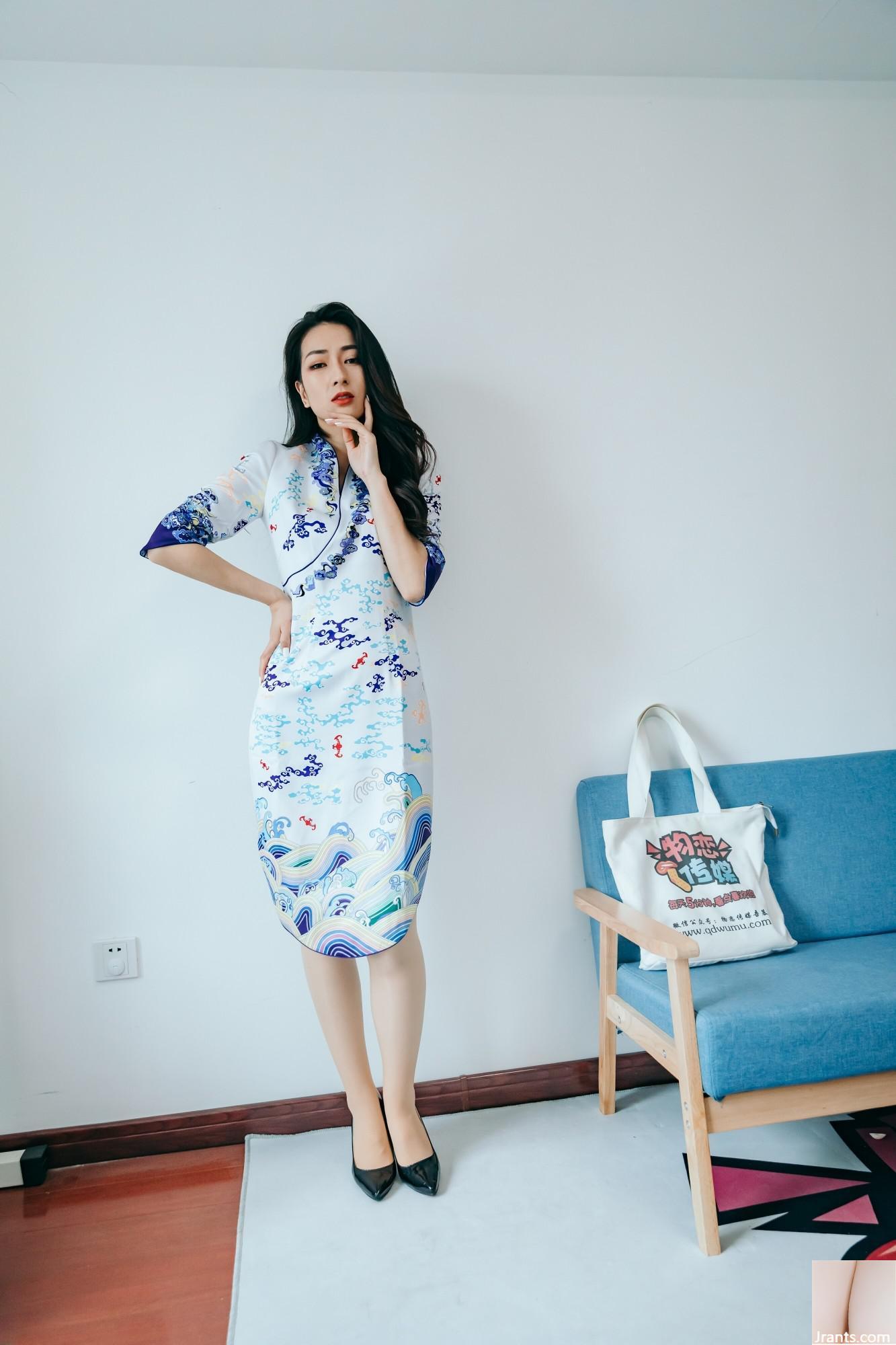 (Coleção online) Cheongsam Mulher madura de seda preta 180p (180P)