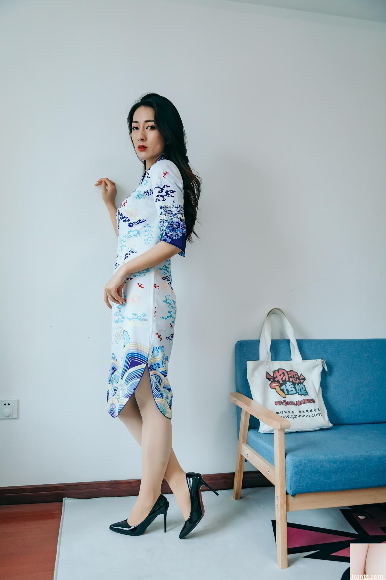 (Coleção online) Cheongsam Mulher madura de seda preta 180p (180P)