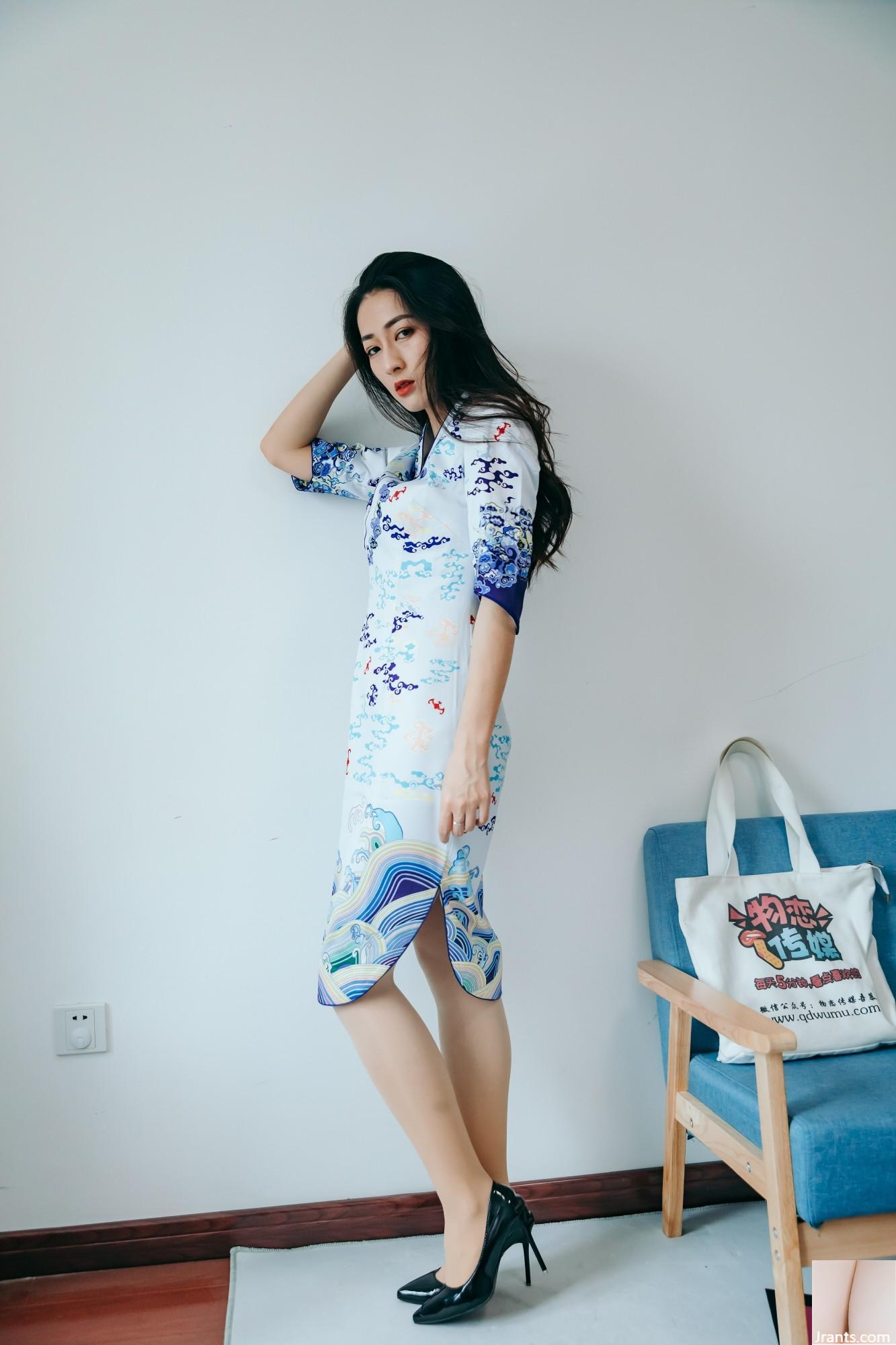 (Coleção online) Cheongsam Mulher madura de seda preta 180p (180P)