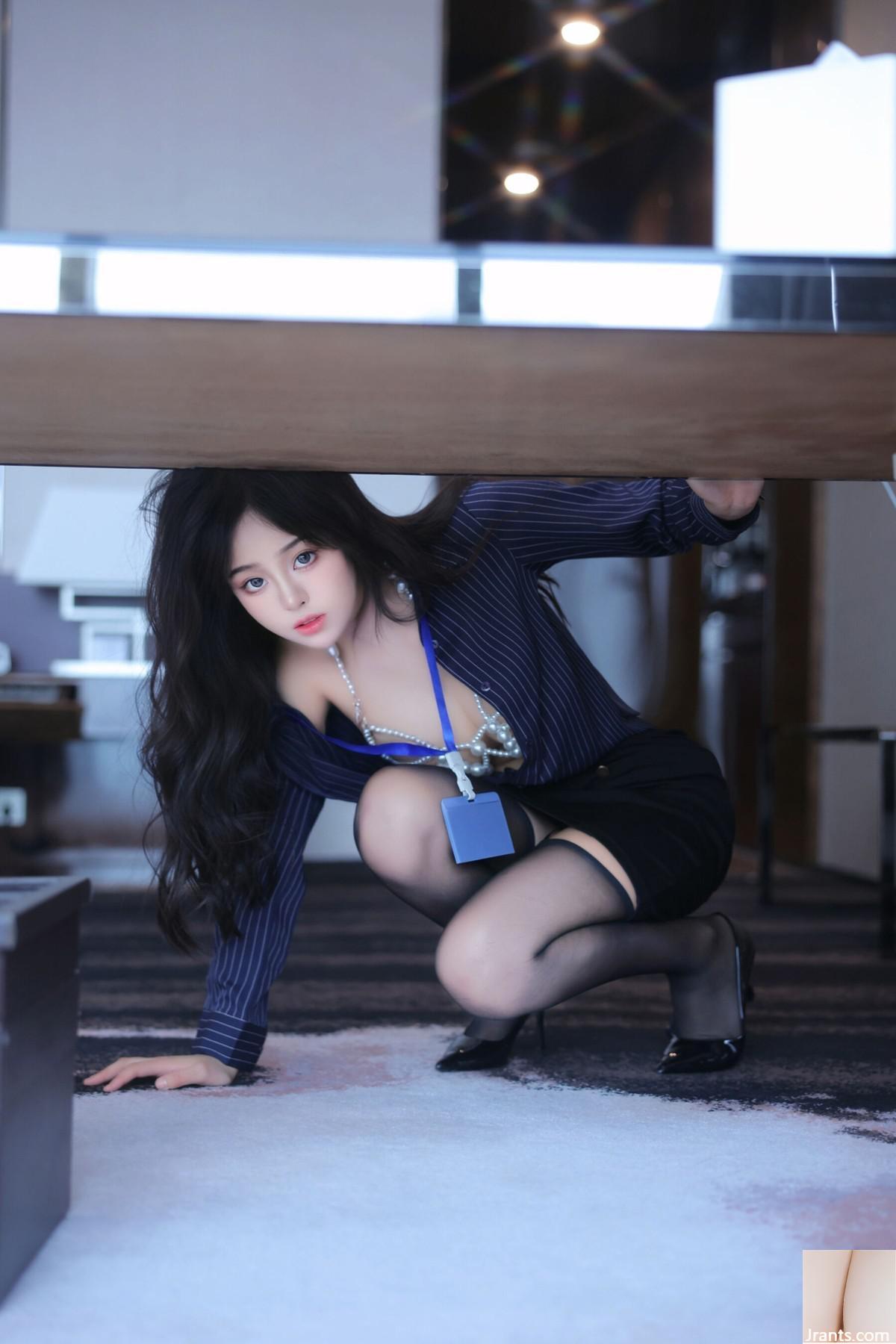 الصورة الأصلية لـ &#8220;OL Professional Wear&#8221; لـ Wang Xinyue