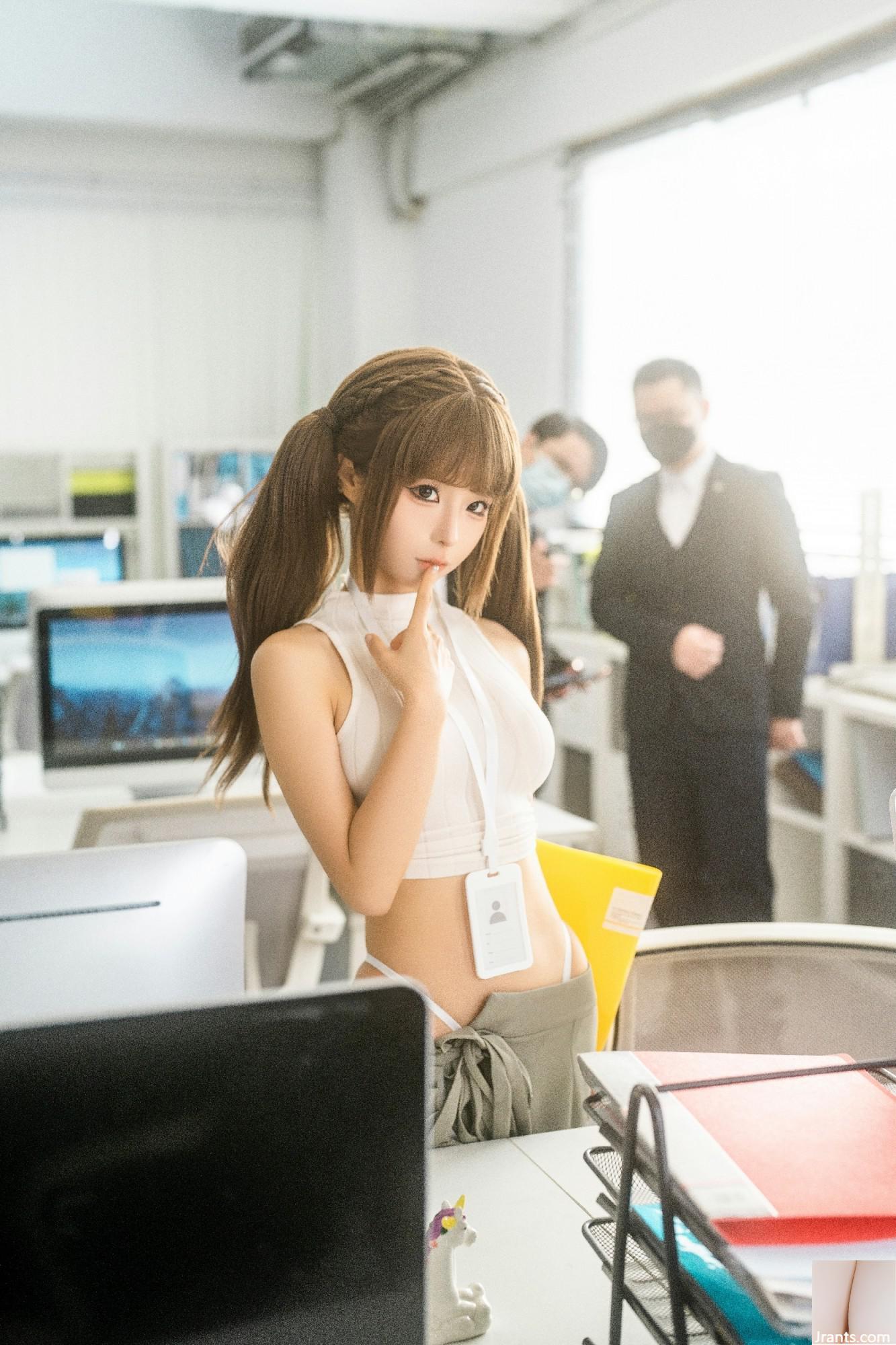 Coser@foolishmomo (춘모모) – 4월 T3의 &#8220;Working Time&#8221; 구독하기 (98P)