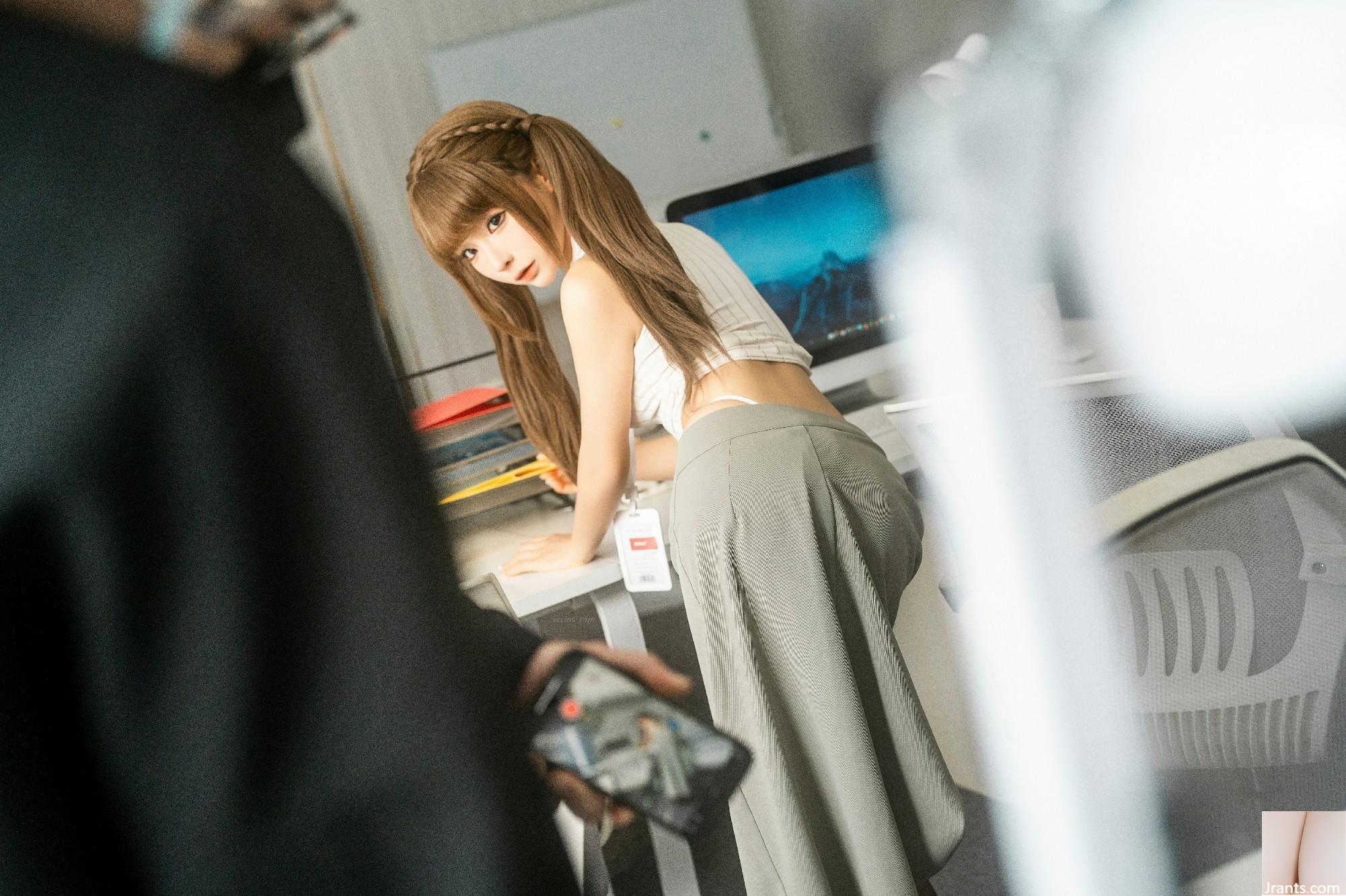 Coser@ crazymomo (chunmomo) – Assine &#8220;Working Time&#8221; no T3 em abril (98P)