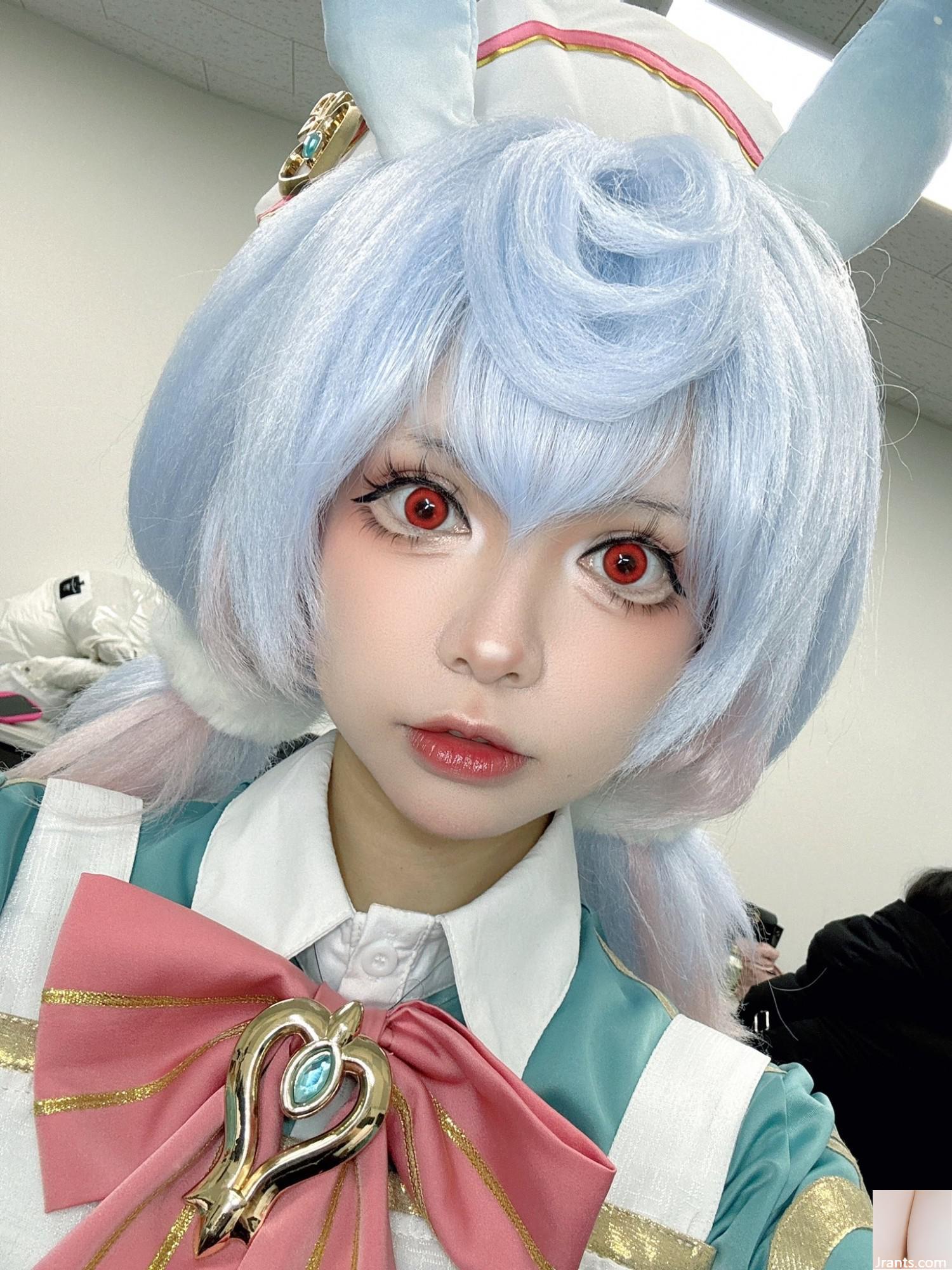 Das geheimnisvolle und verträumte Aussehen und die bezaubernden Augen von Coser Classmate 622 verbinden Fantasie und Realität perfekt, was berauschend ist.