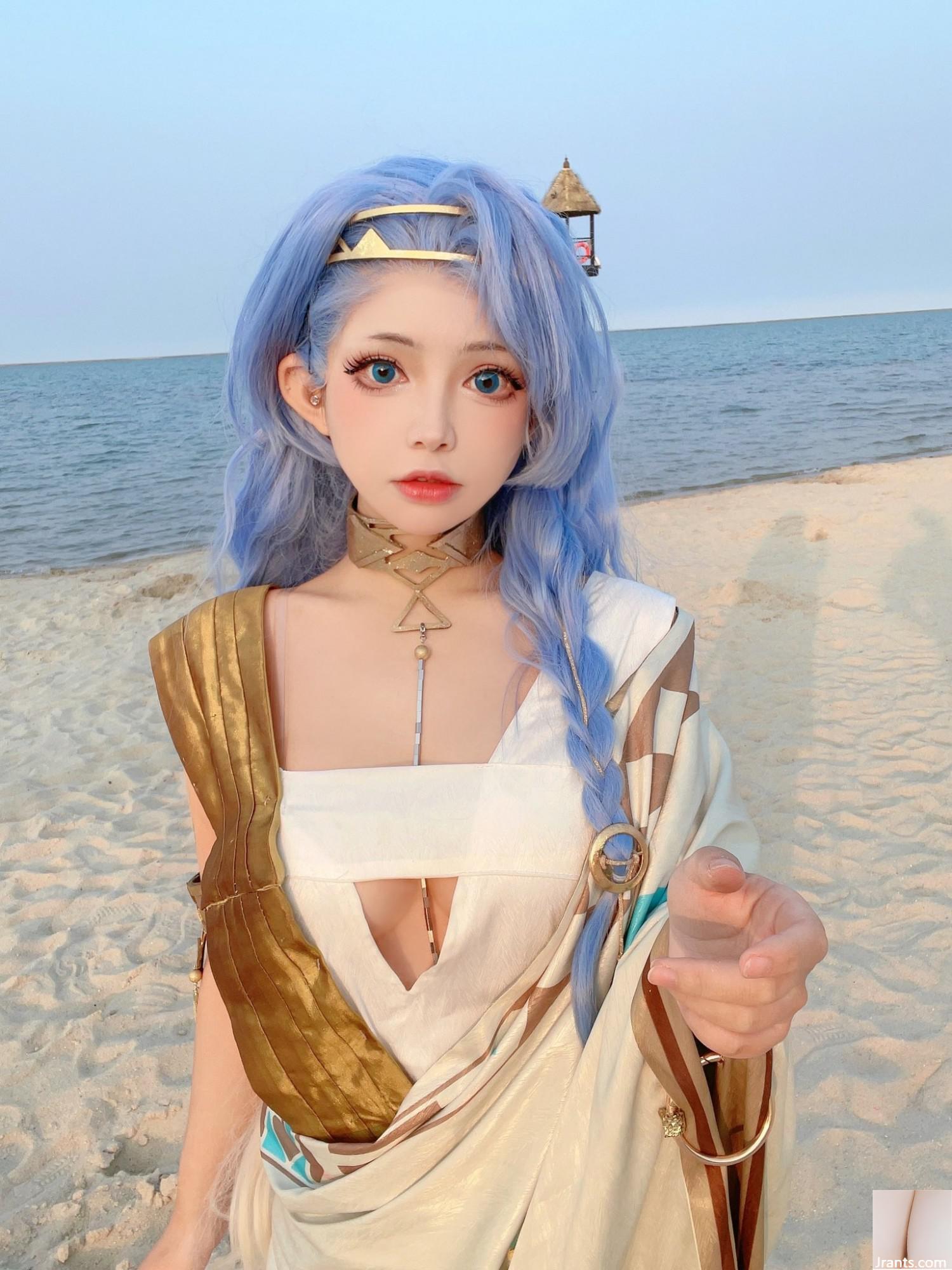 Das geheimnisvolle und verträumte Aussehen und die bezaubernden Augen von Coser Classmate 622 verbinden Fantasie und Realität perfekt, was berauschend ist.