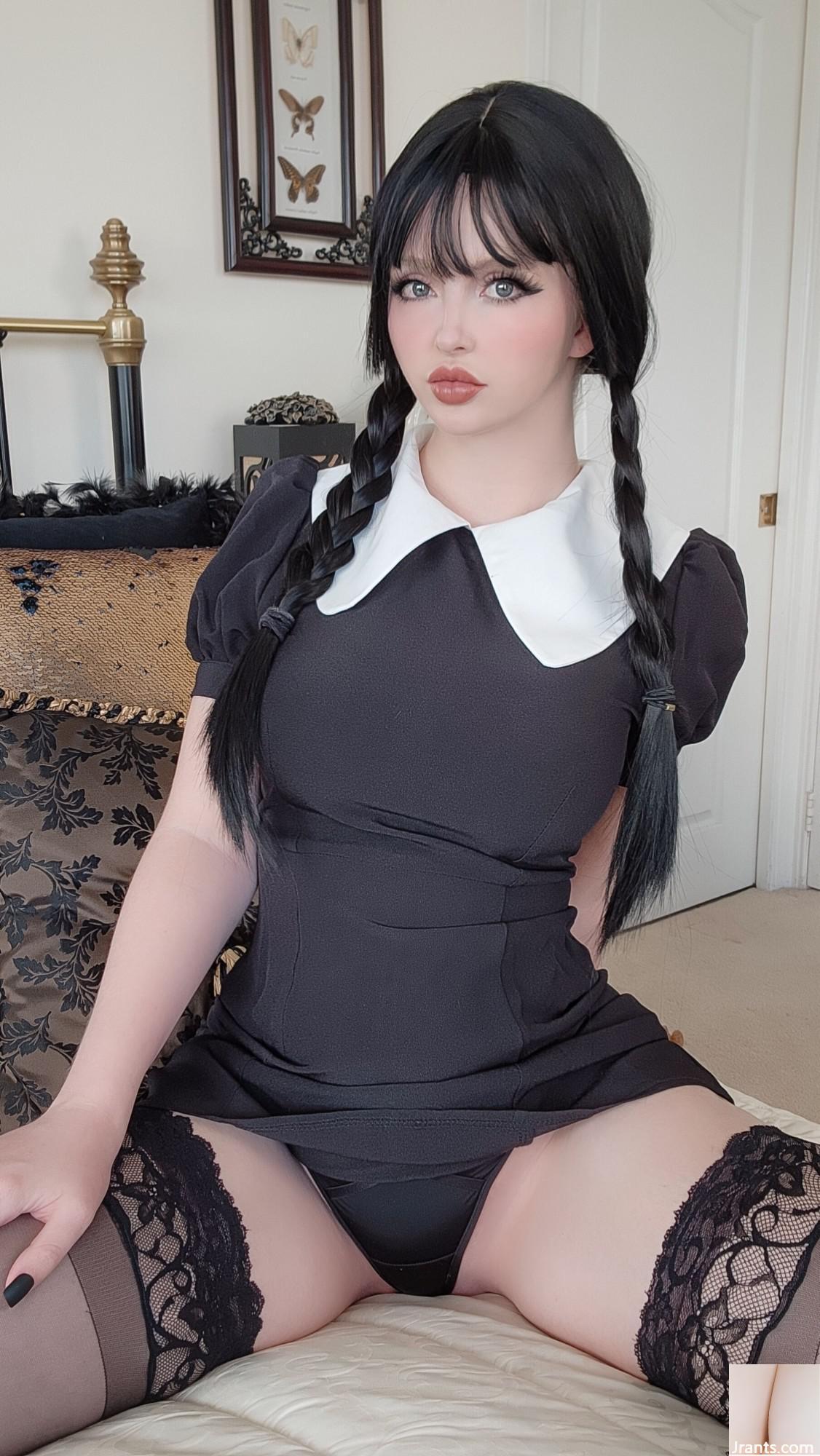 coser-Mikomin-Wednesday Addams (83P)