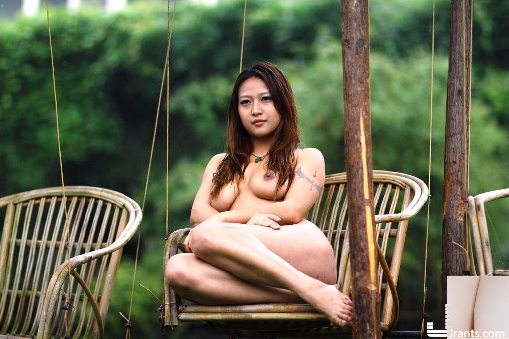 Colección de modelos chinos) Foto de la modelo china Youxun desnuda de su parte inferior al aire libre (70P)