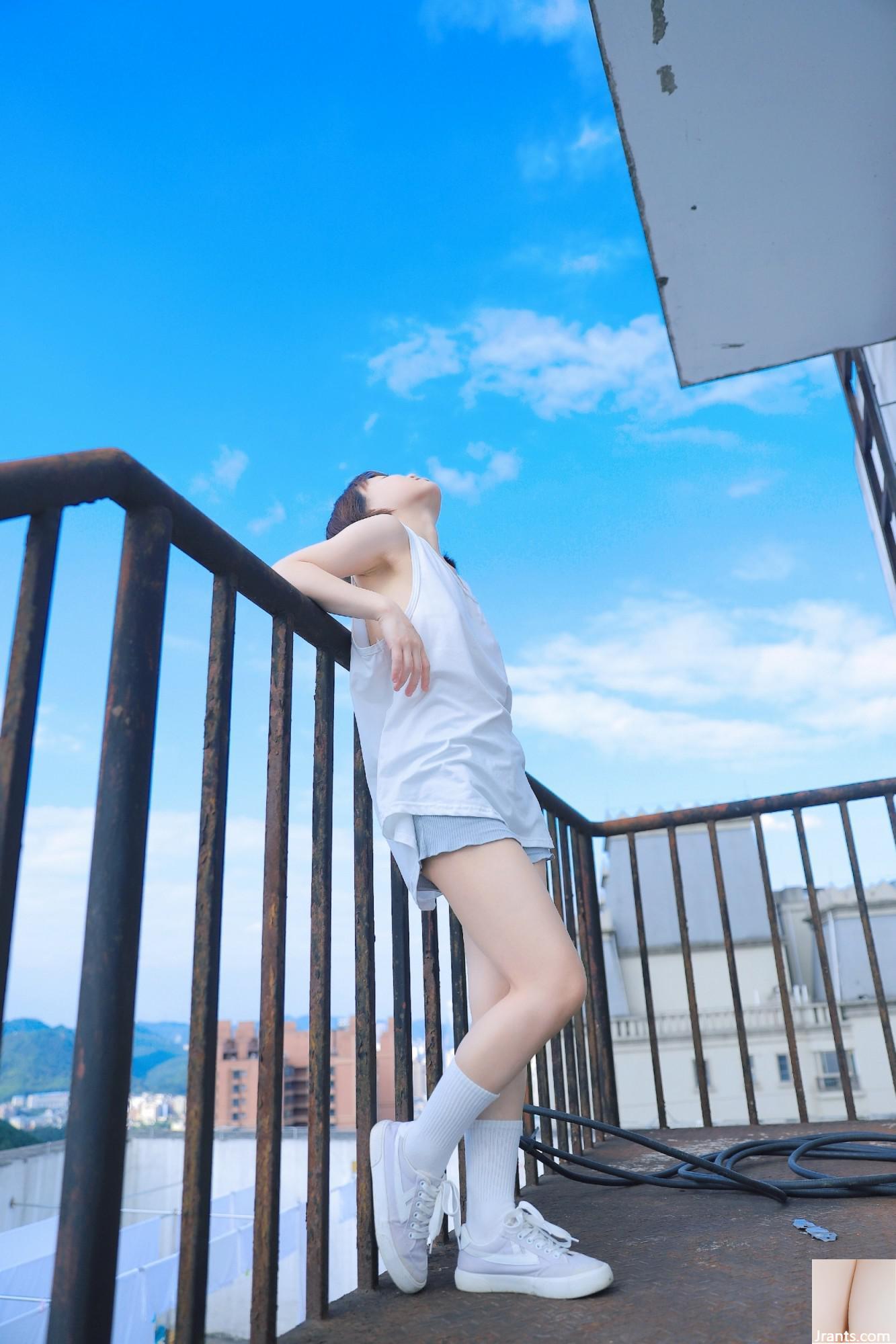 Xiaoxiao is cute-Rooftop (112P)