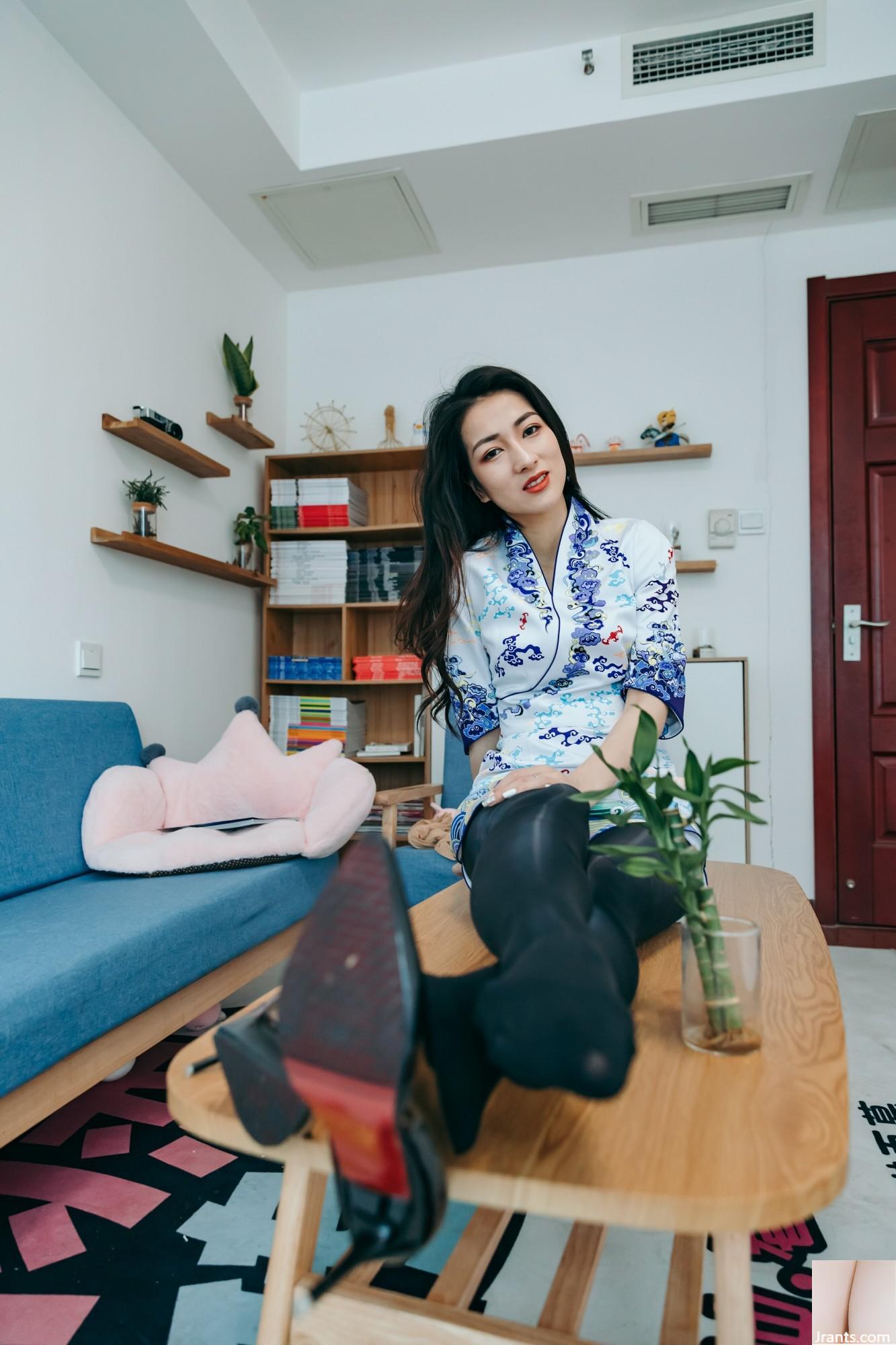 Coleção na Internet) Cheongsam e meias pretas mulher madura 180p (180P)