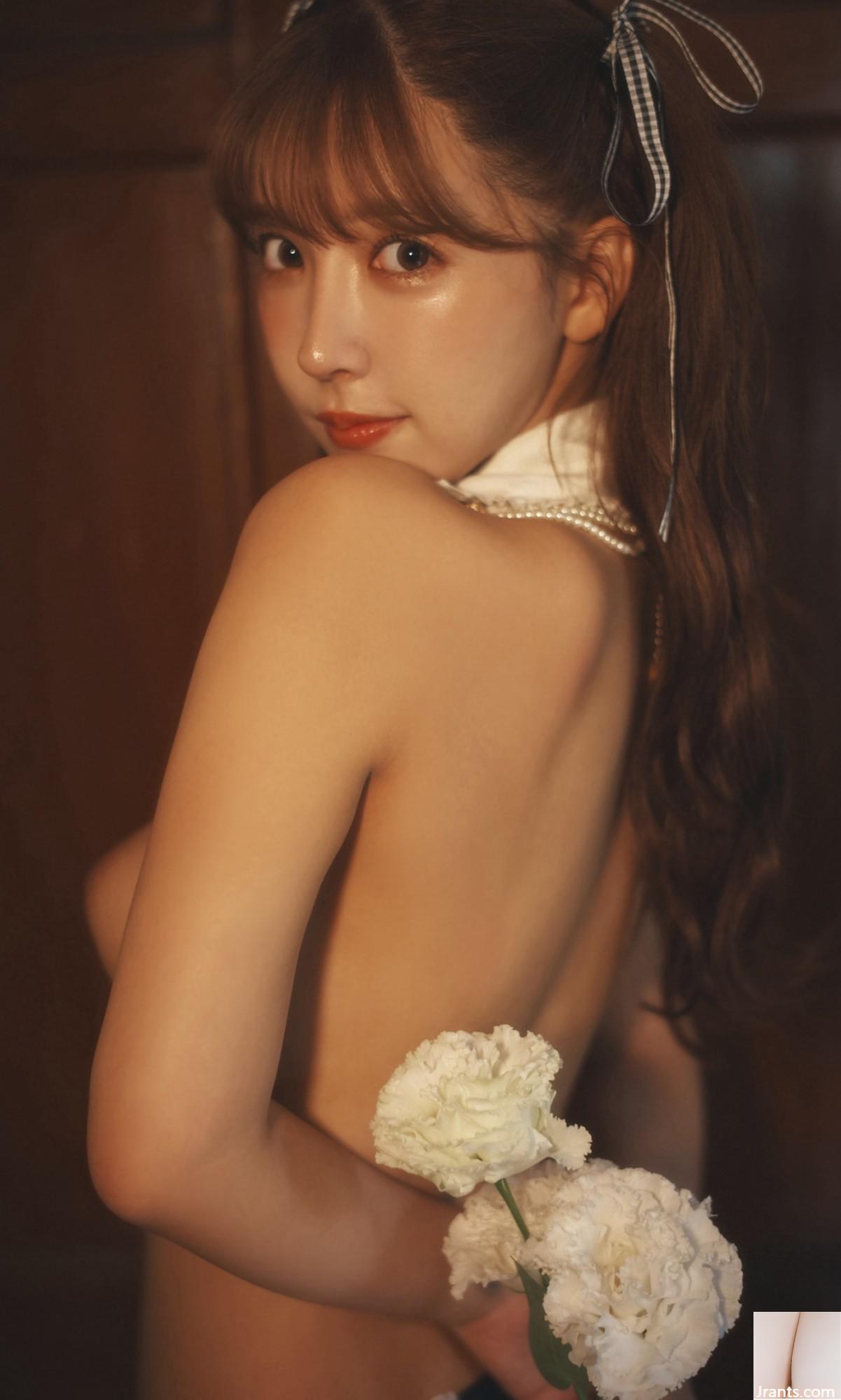 미카미 유아(포토북) 포토북 &#8220;Your DOLL&#8221; ZhoupraPHOTO BOOK (103P)