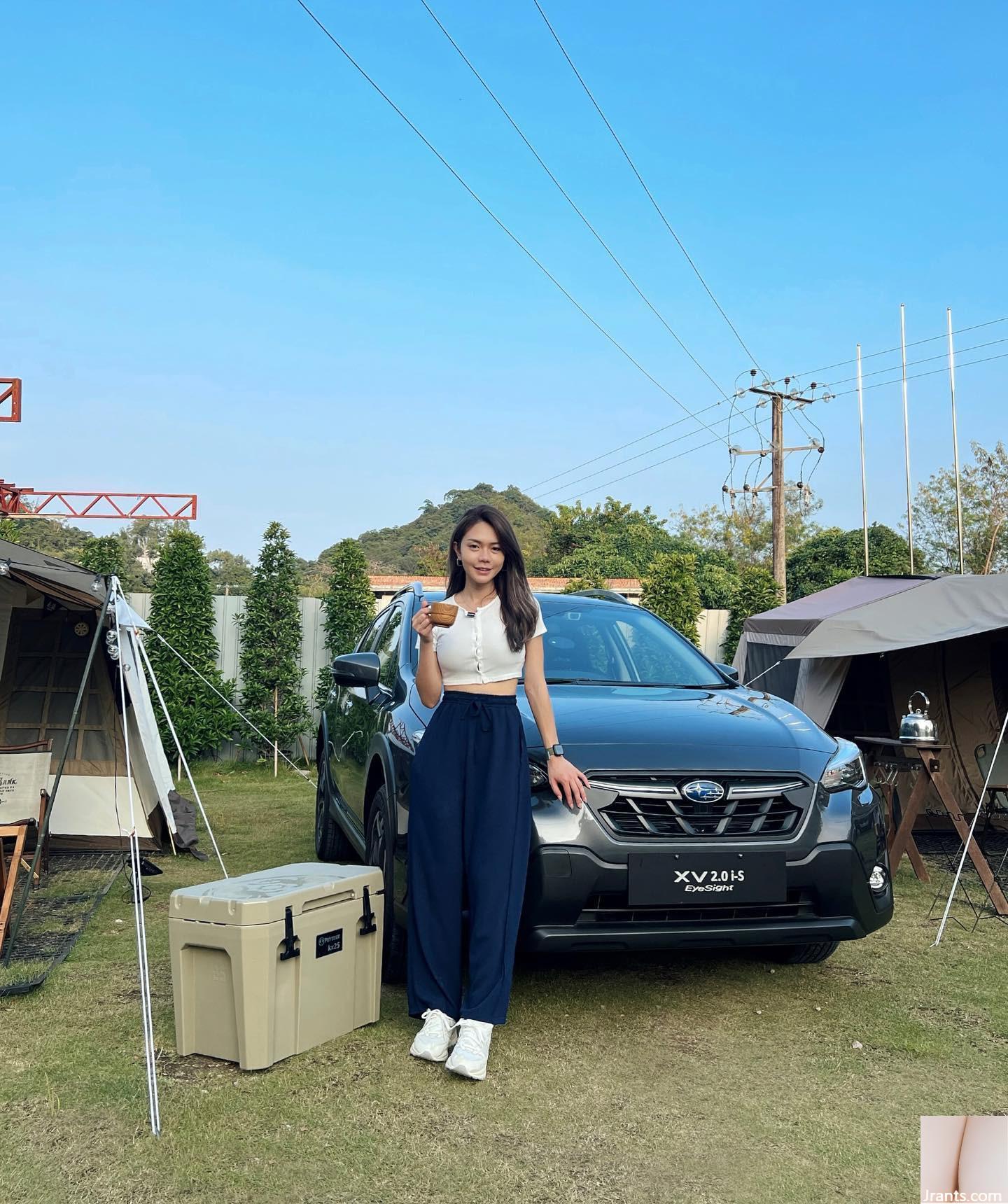 스플래싱 워터 뮤직 페스티벌(Splashing Water Music Festival)은 달콤하고 귀여운 소녀를 놀라게 합니다.