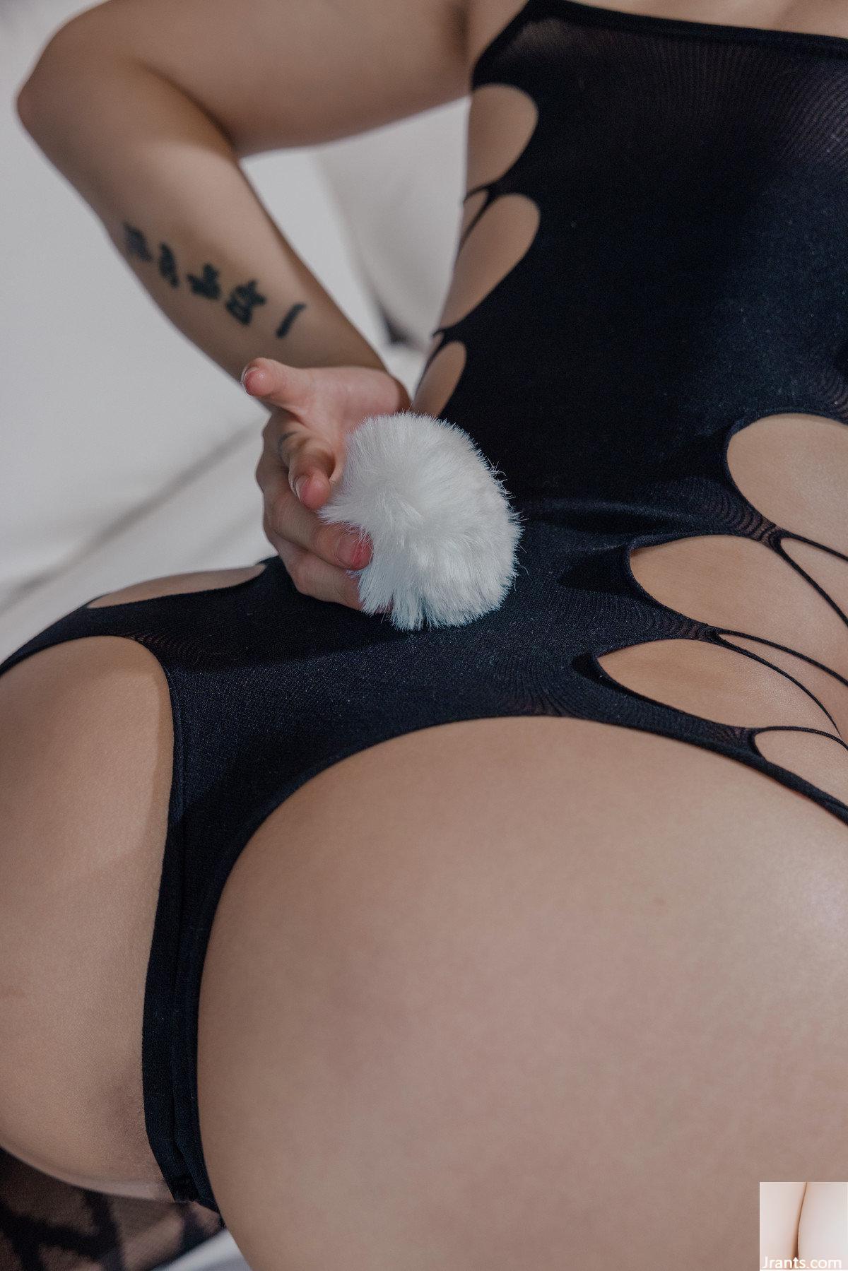 (Booty Queen) La photo de la lapin montrant sa tendre chatte est si parfumée (49P)