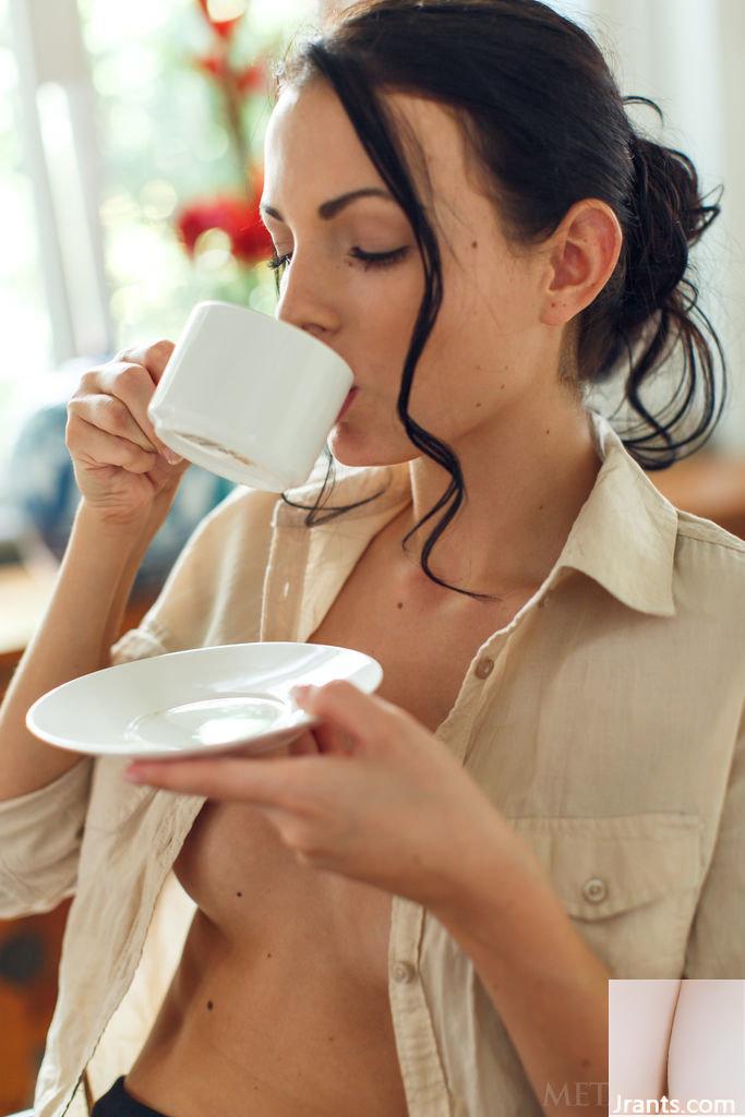 Ne sois pas en colère contre la réunion tout de suite. Je te nourrirai un peu plus en rentrant à la maison !