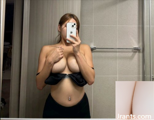 Selfie quotidien d&#39;une femme aux gros seins et au gros cul (15P)