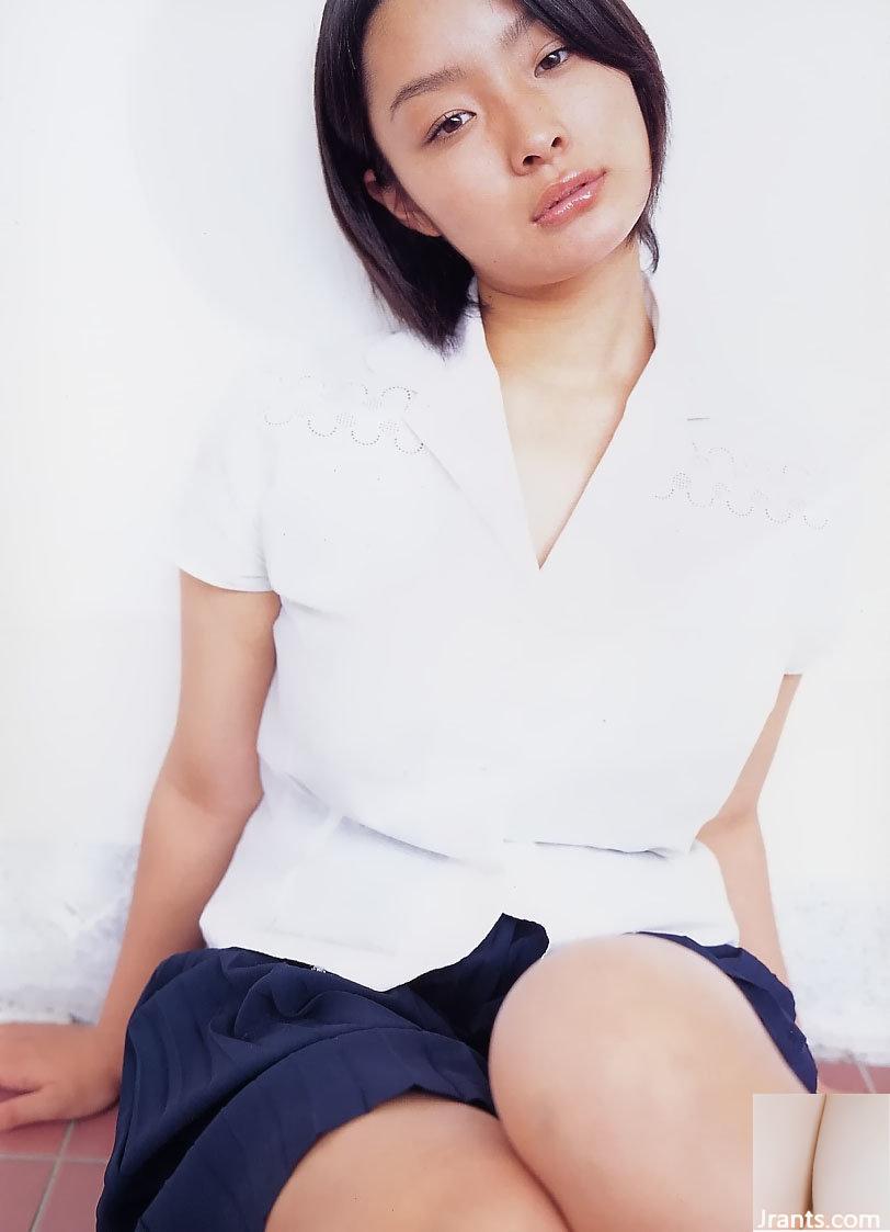 Kazusa Sato (Photobook) – Buah yang baru dipetik (2004.03.19) (126P)