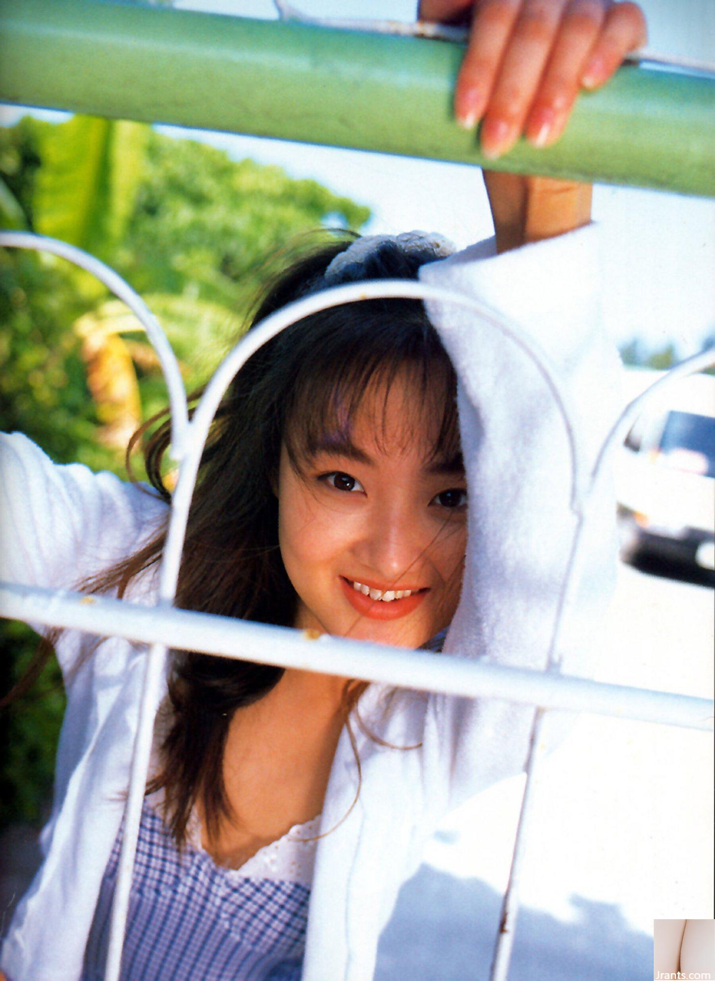 Tomoyo Aonuma (Foto) «HARU.YO.KOI» (Eichi Publishing) (79P)