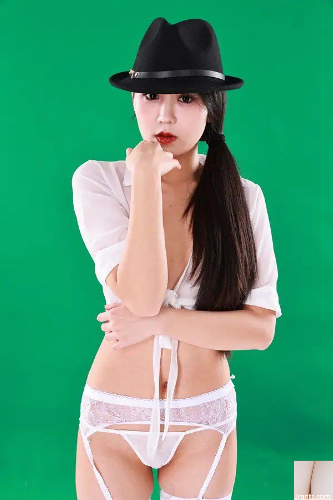 Set-01 del servizio fotografico privato della modella cinese Xiaochen (127P