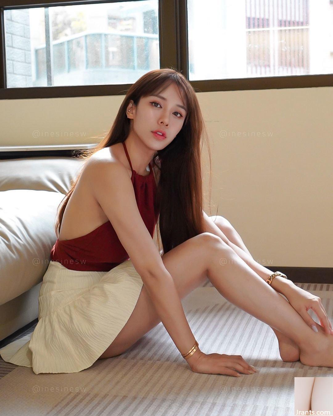 La déesse sexy « Wang Yining » a de beaux seins et de belles jambes et une silhouette assez immonde (10P)