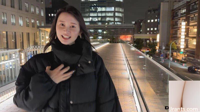 Shizuka, 21 Jahre alt (erste Aufnahme drinnen mit ihrem Freund), nimmt das hellhäutige, hellhäutige College-Mädchen mit ins Bett und spritzt ihr ins Gesicht, Ende (18P)