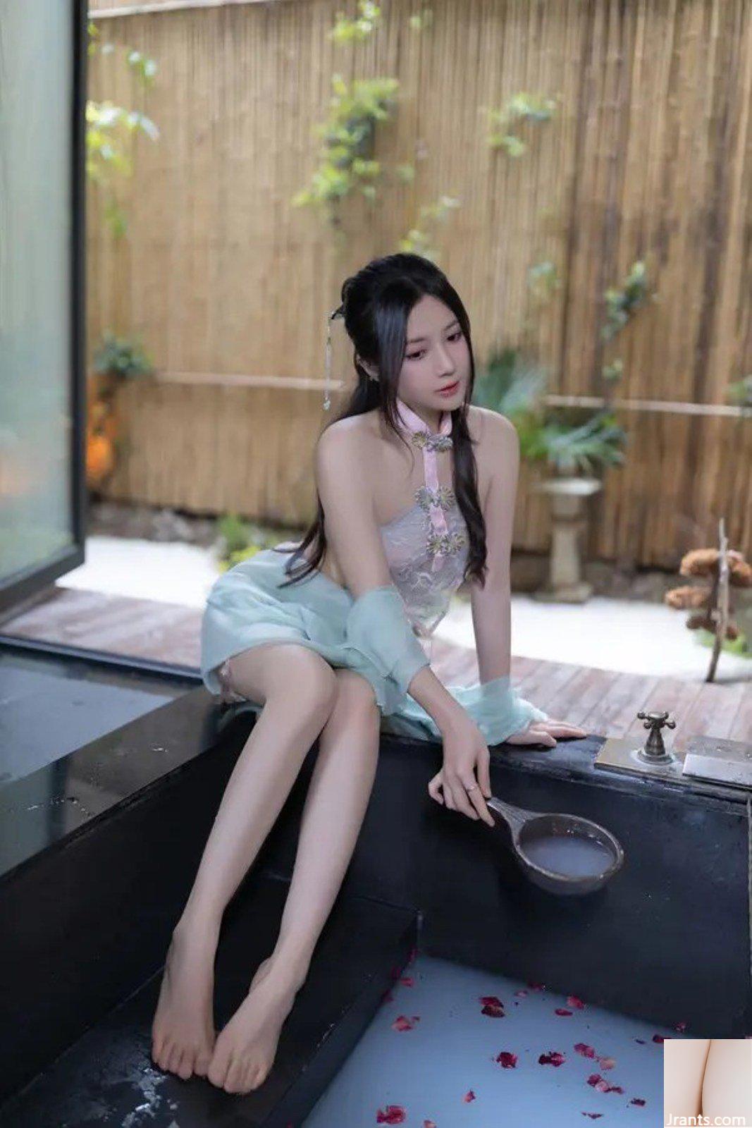 Ikan Kaviar Model Cina &#8220;Petal Bath&#8221; (86P)