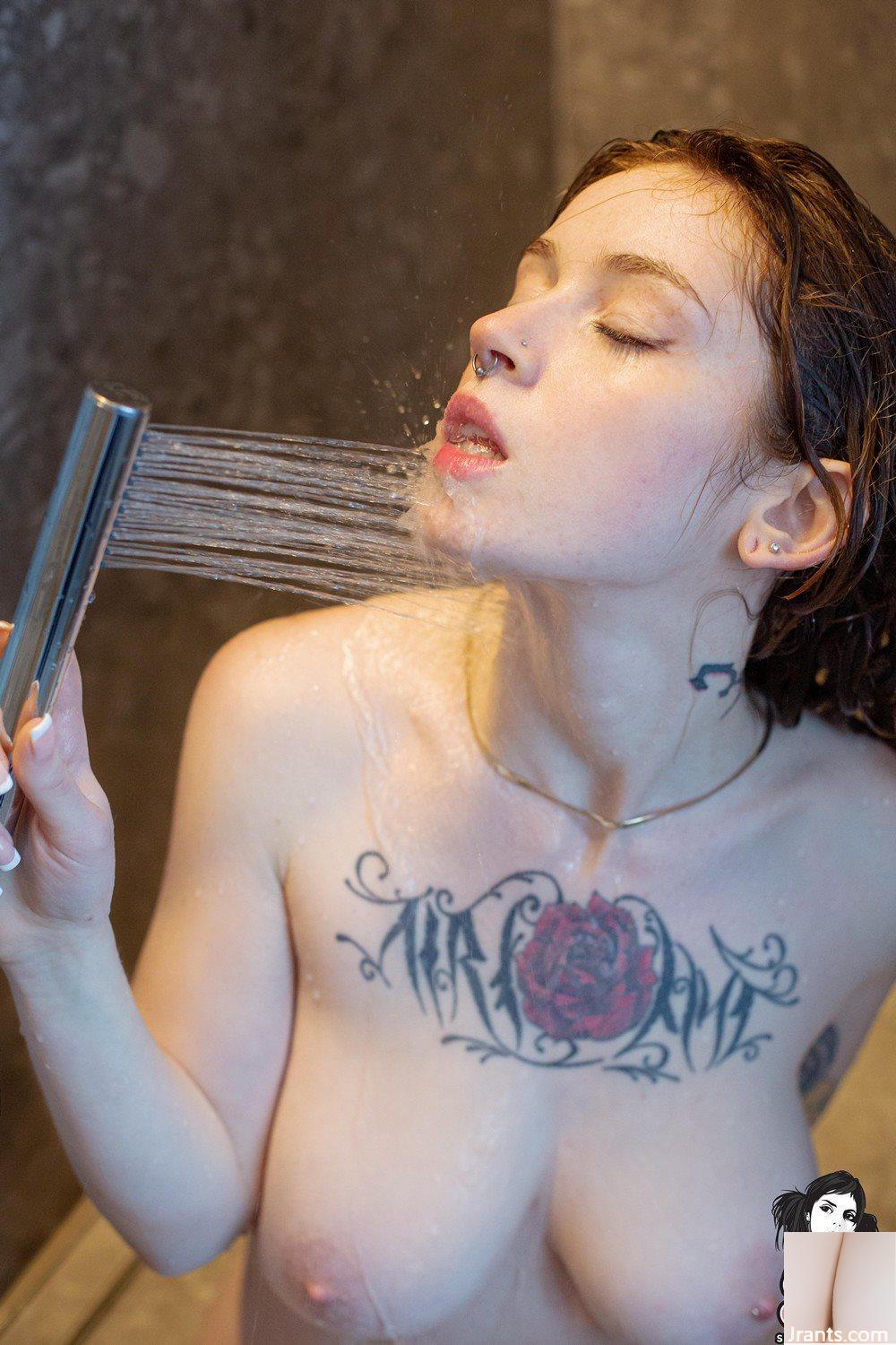 (Suicide Girls) 20 de diciembre de 2022 – Sathira – húmedo y dulce (50P)